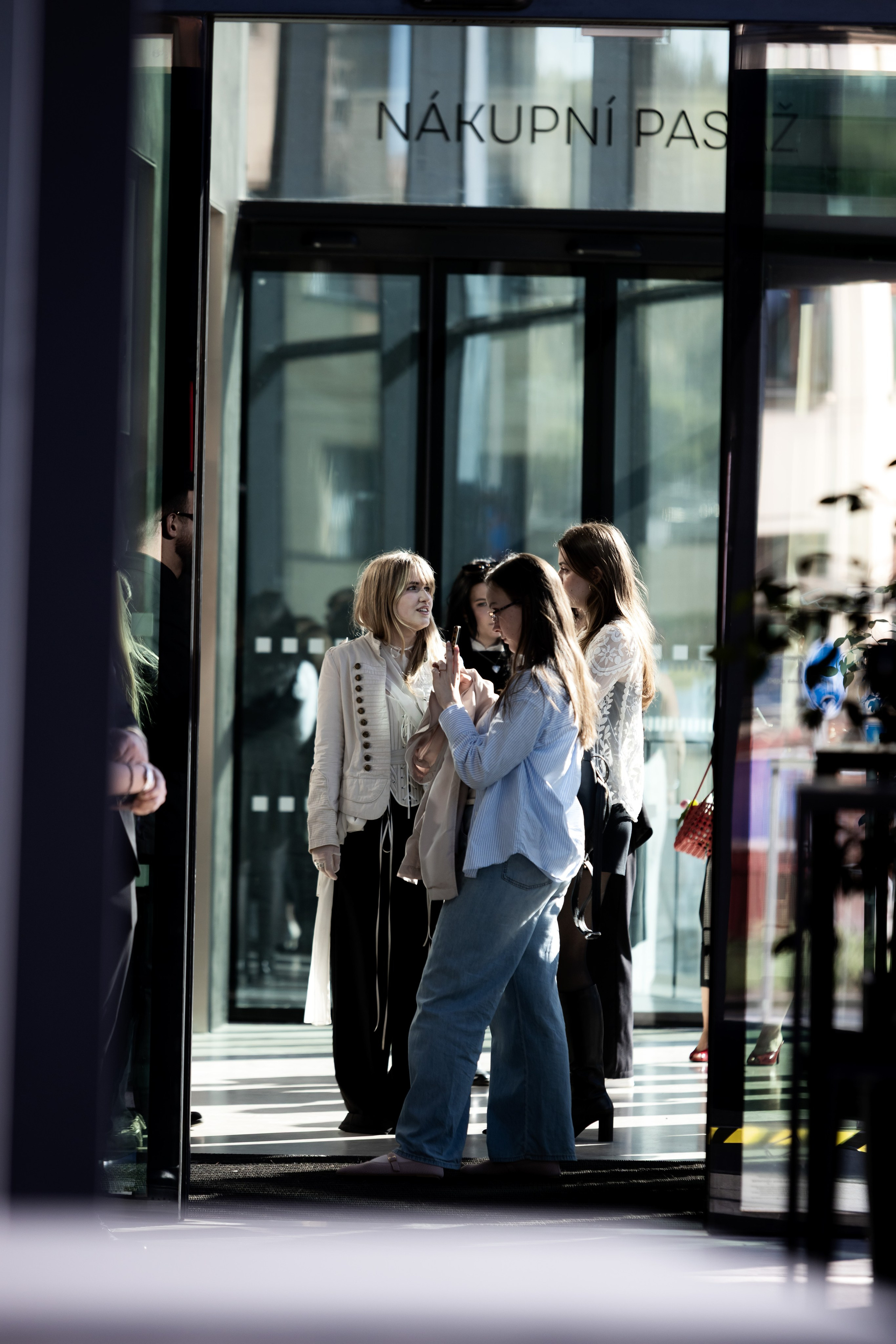 Mercedes-Benz Prague Fashion Week 2026 | Street-style. Photographer in Prague Alexander Pivovarov