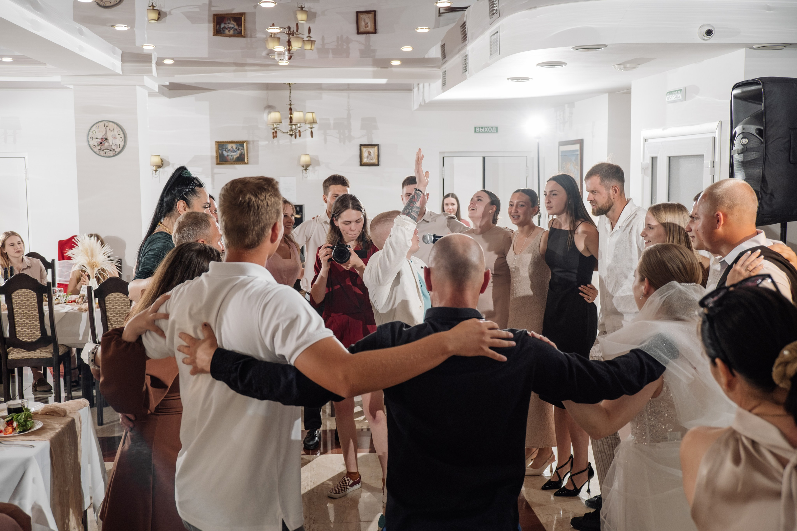 Свадебный ретопртаж. Профессиональная фотосъемка в Крыму. Натуральные эмоции и живые кадры. Забронируйте дату прямо сейчас!