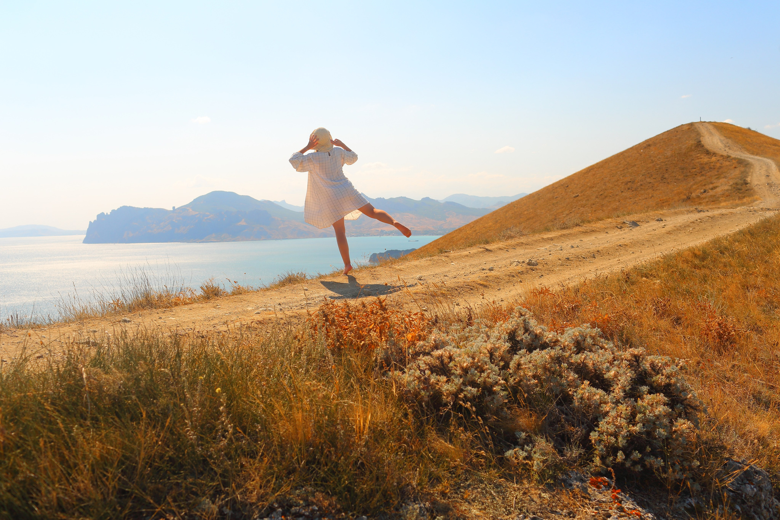 Фотосессия девушки в Крыму на море. Свадебный и репортажный фотограф в Ярославле и Санкт-Петербурге Роман Микрюков