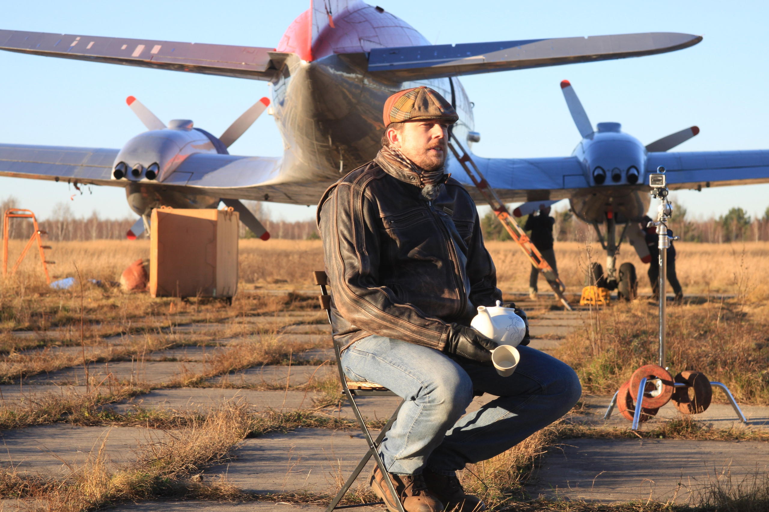 Передача «На Пределе» с Александром Колтовым (2013 г.). Авиационная техника для кино, рекламы и фотосессий