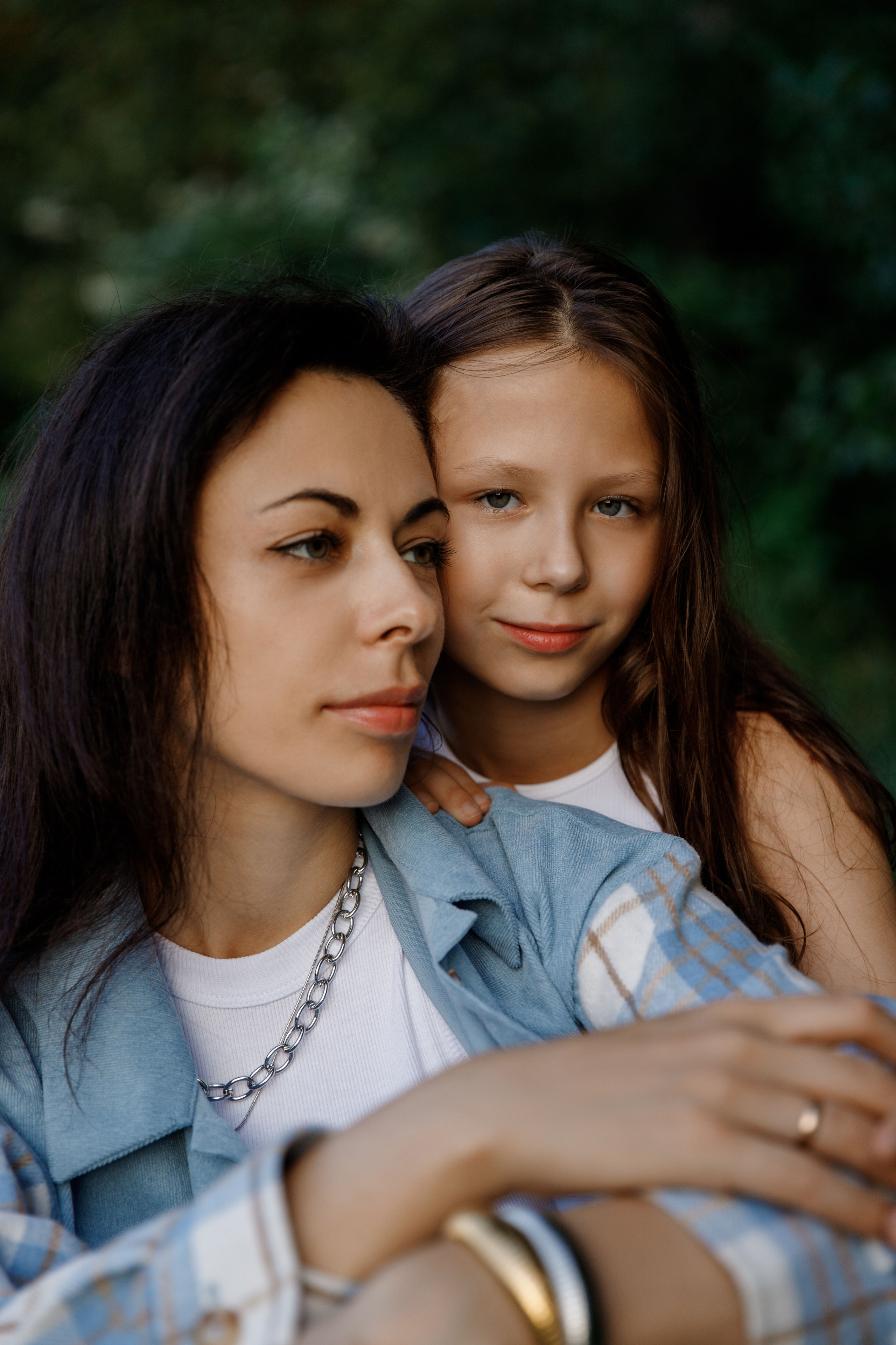 Фотосессия мамы с дочкой в парке Мещерский. Фотограф Александра Сыщенко