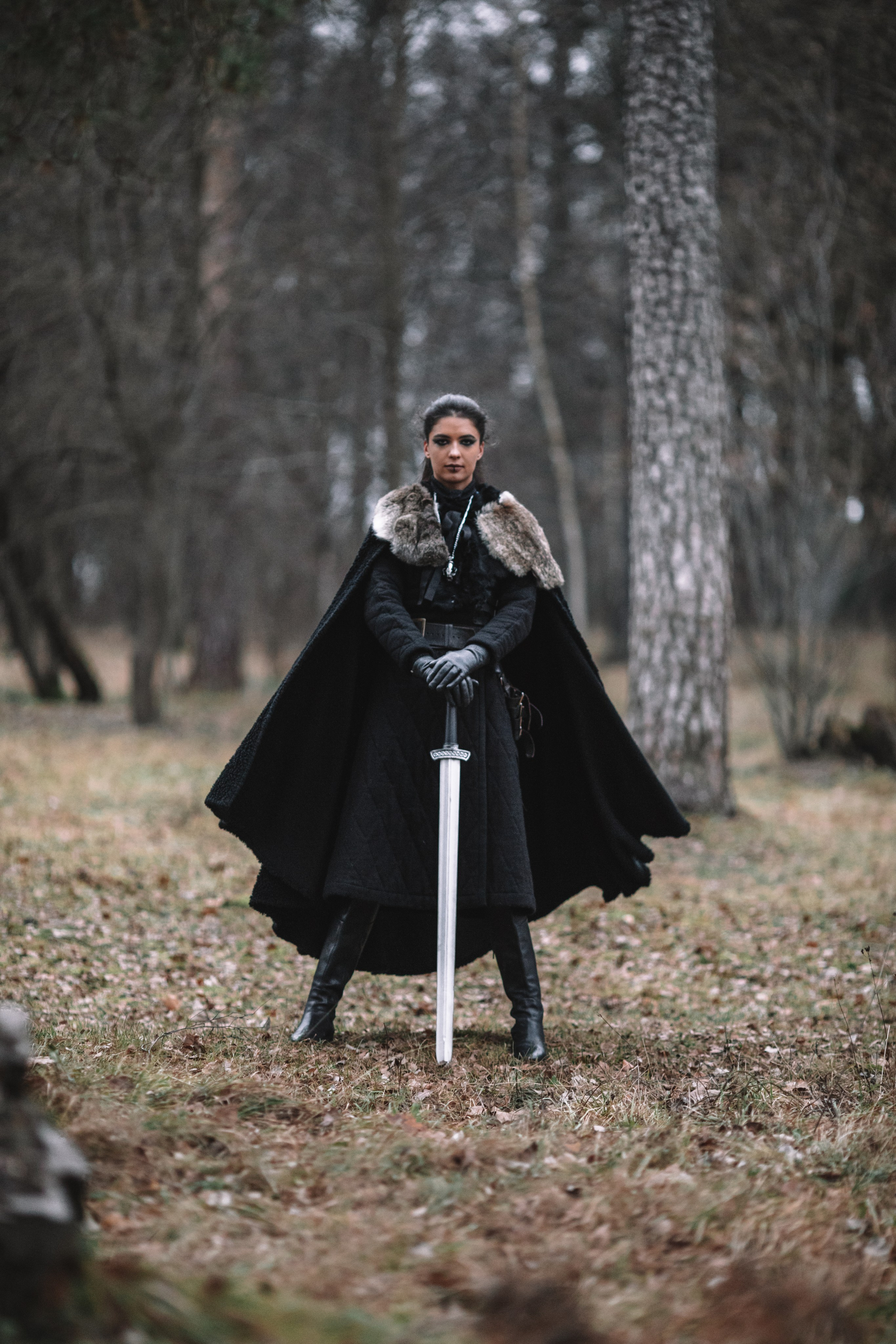 Наташа с фризом в костюме викинга. Фотосессии с лошадьми