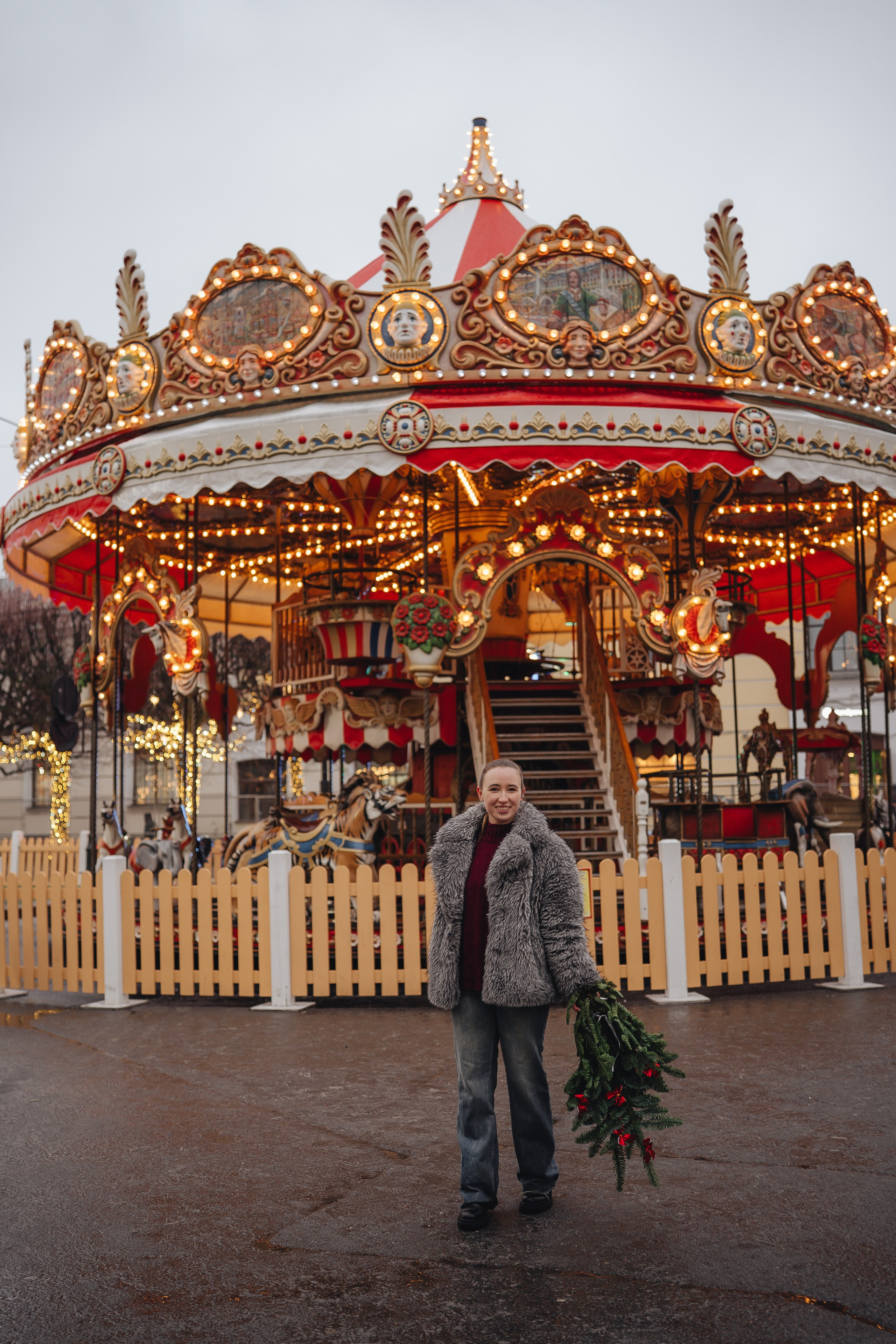 ПРОГУЛКА НА МАНЕЖНОЙ ПЛОЩАДИ ДЛЯ ДЕВУШКИ ПЕРЕД НОВЫМ ГОДОМ (НОВОГОДНЯЯ ФОТОСЕССИИЯ НА МАНЕЖНОЙ ПЛОЩАДИ). Профессиональный фотограф, Санкт-Петербург — Виктория Богомолова