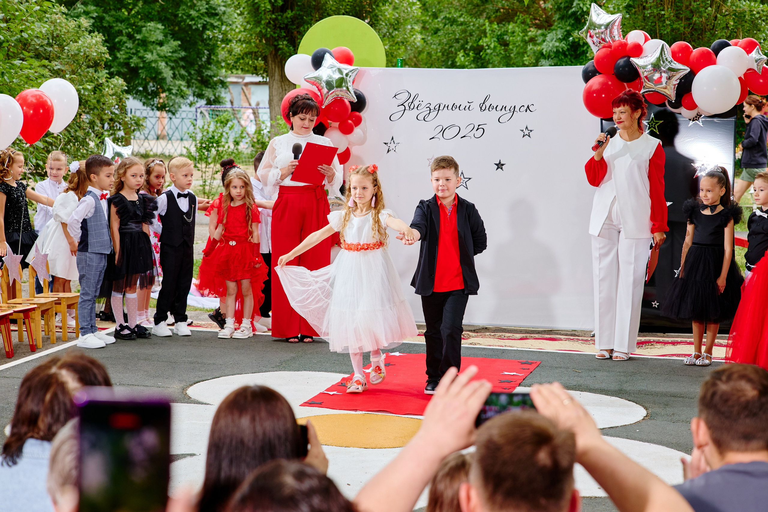 Выпускной 45 сад. Фотограф Выпускные альбомы Таганрог Сергей Коробченко