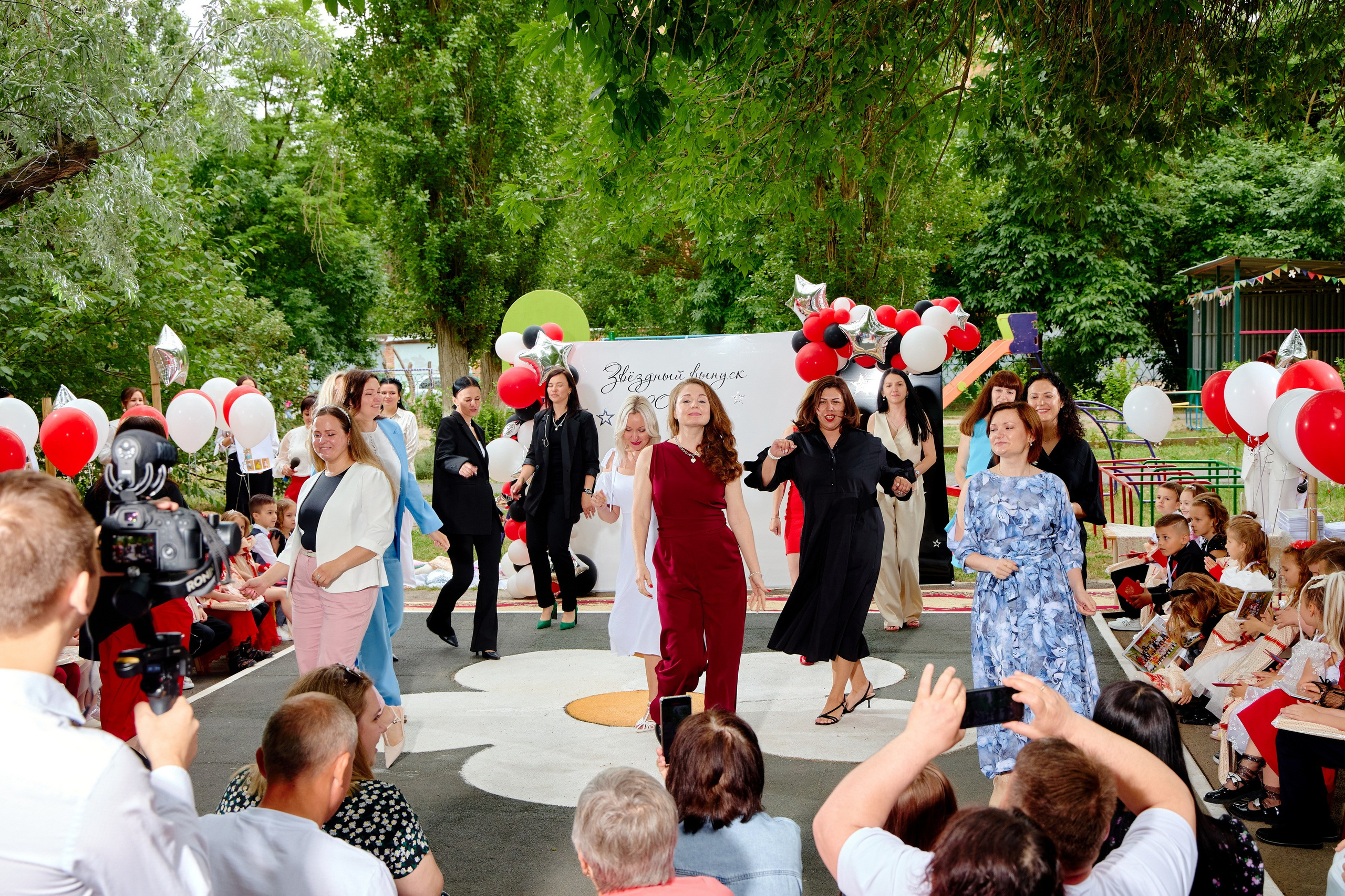 Выпускной 45 сад. Фотограф Выпускные альбомы Таганрог Сергей Коробченко