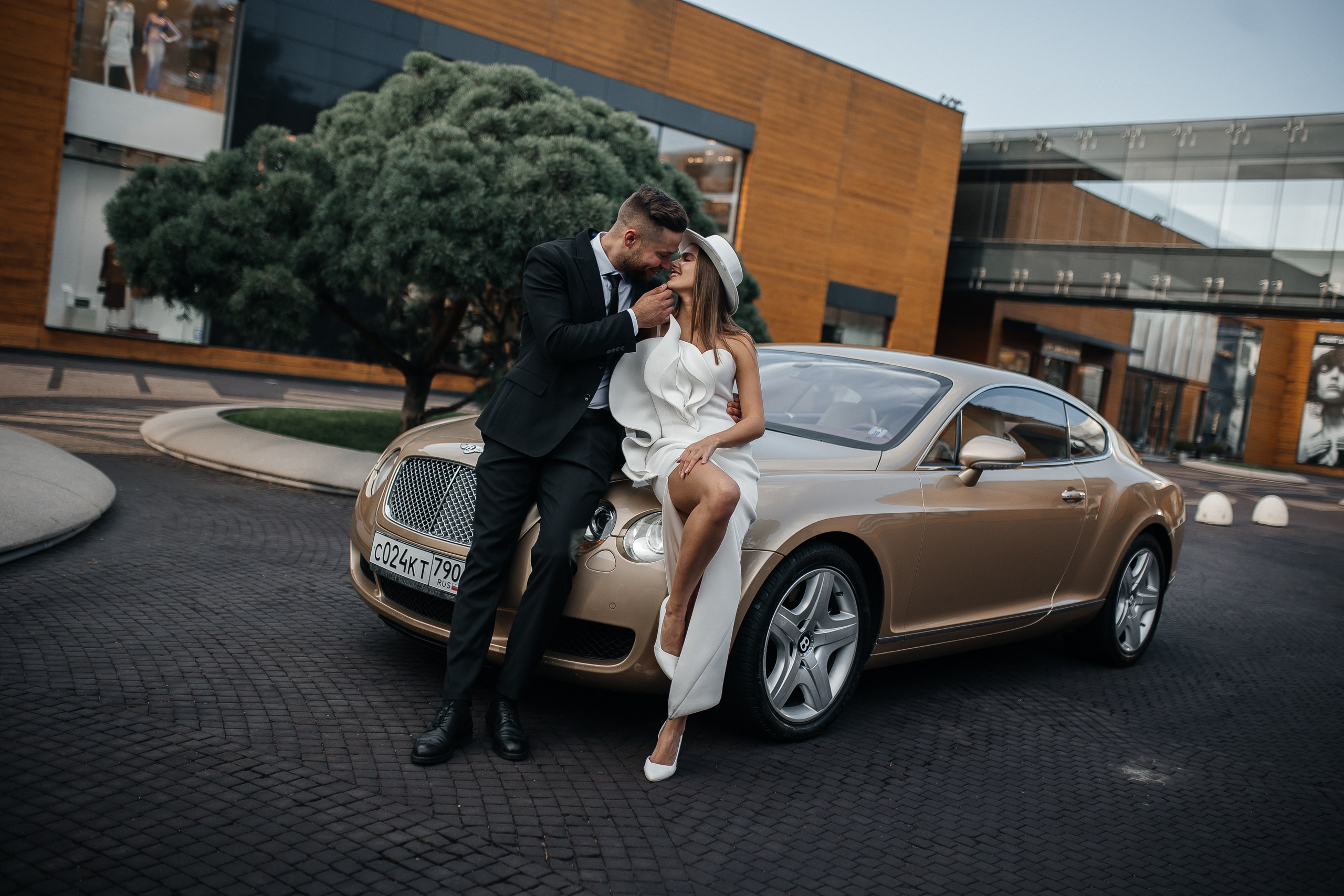 Свадебная фотопрогулка в Барвиха Luxury Village. Свадебный фотограф в Москве