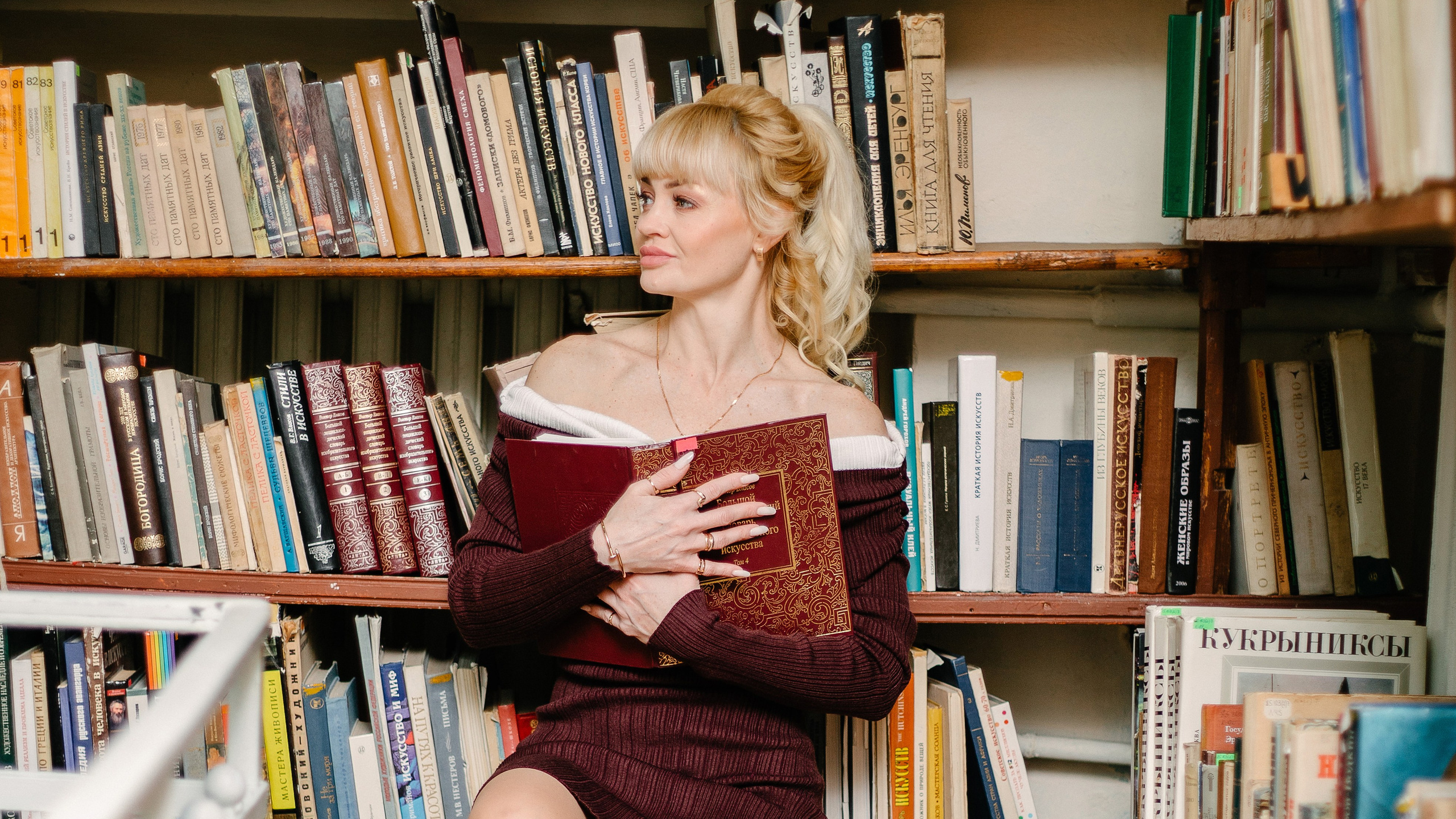 В библиотеке только шёпотом. Нечехова Виктория