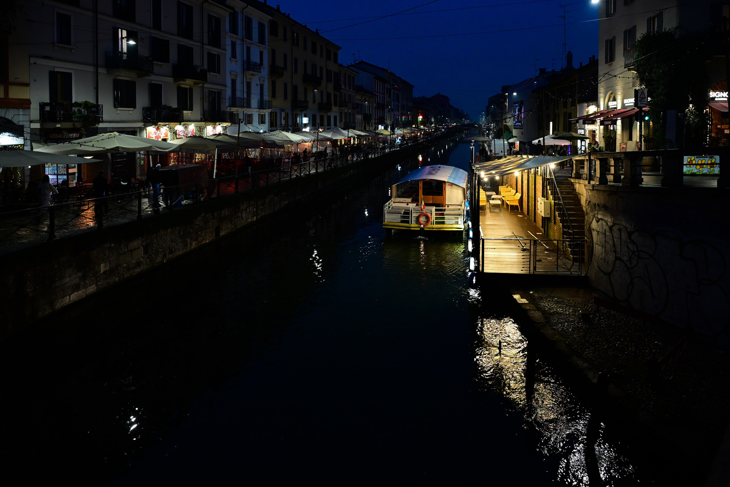 Milano: Navigli, City, Trams. Фотограф Минск