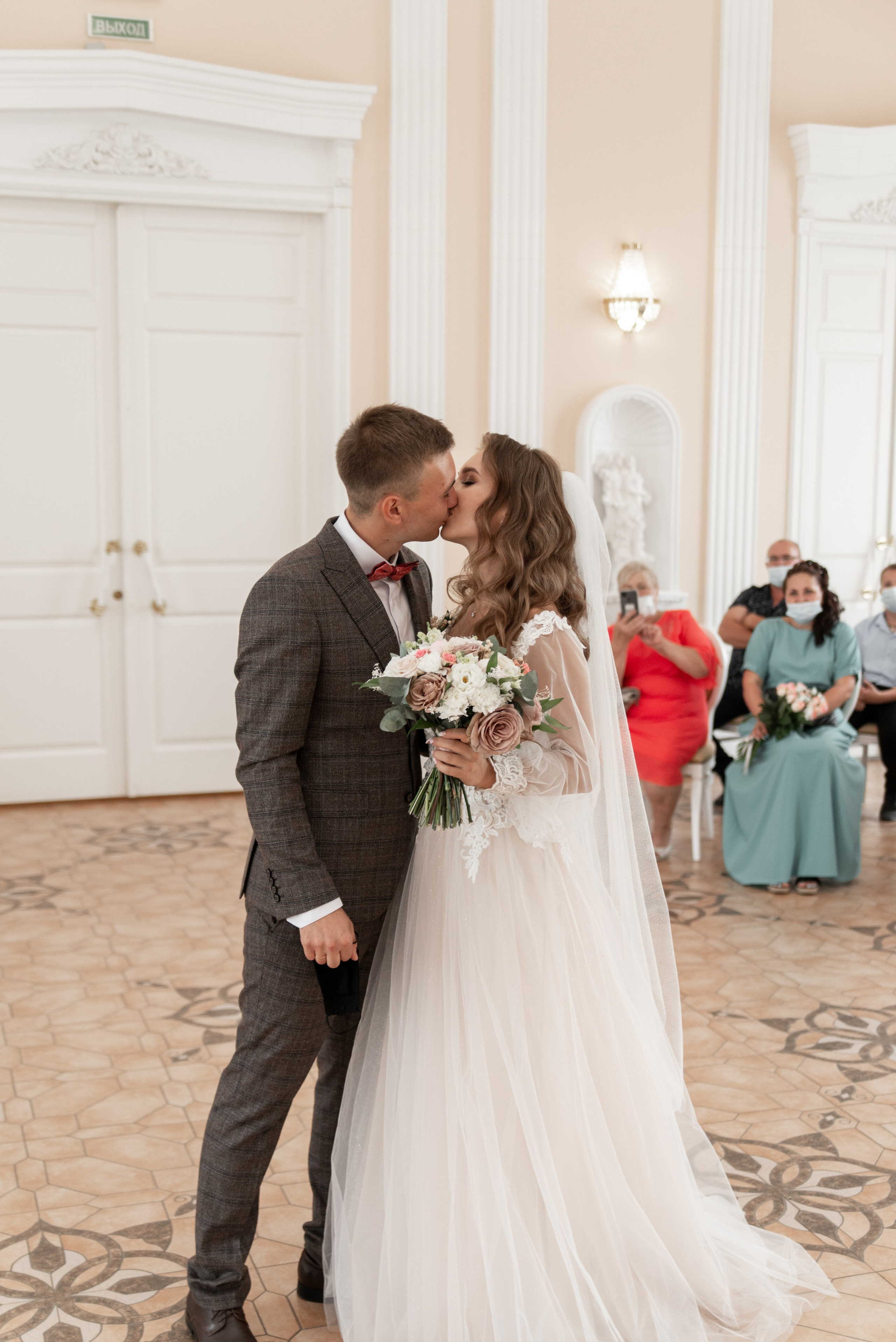 Юлия и Артем. Меня зовут Александр Литвинчук и я свадебный фотограф в Саратове