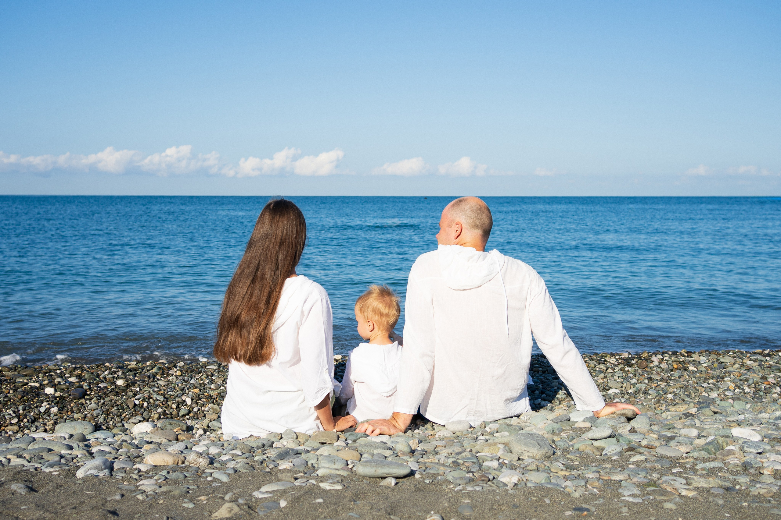Семейная летняя съемка на пляже и в сквере. Фотограф в Сочи Тиунова Маргарита и Тиунов Евгений