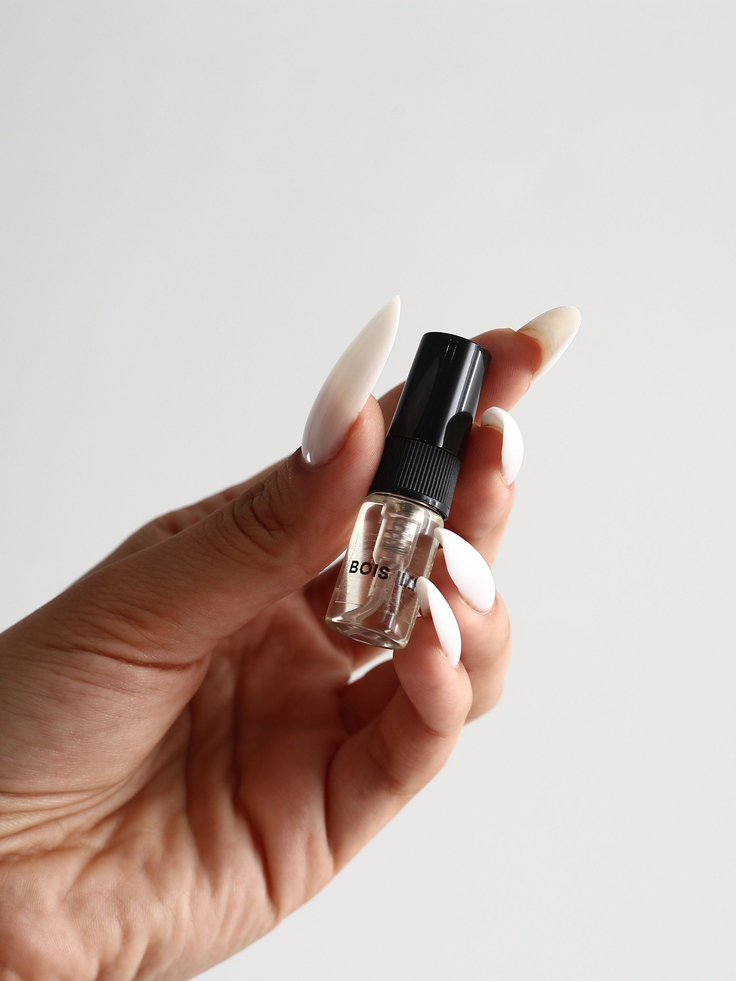 Парфюм в светлых тонах. Фотограф для различных событий, проектов, маркетплейсов, сайтов и мероприятий в Екатеринбурге