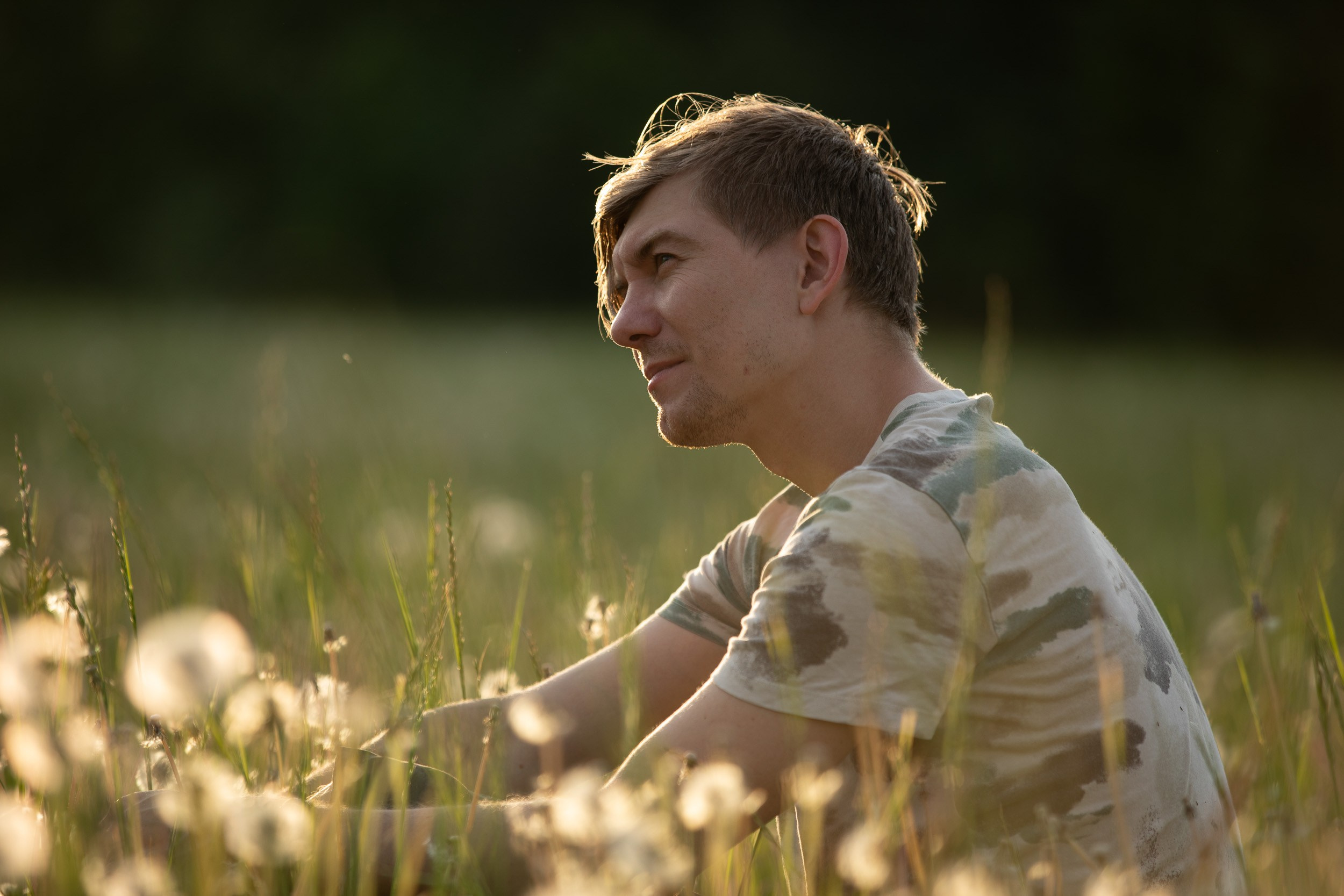 Щенок короткошерстной колли в 3 месяца на прогулке в поле. Фотограф-анималист в Москве и Московской области Татьяна Фролова