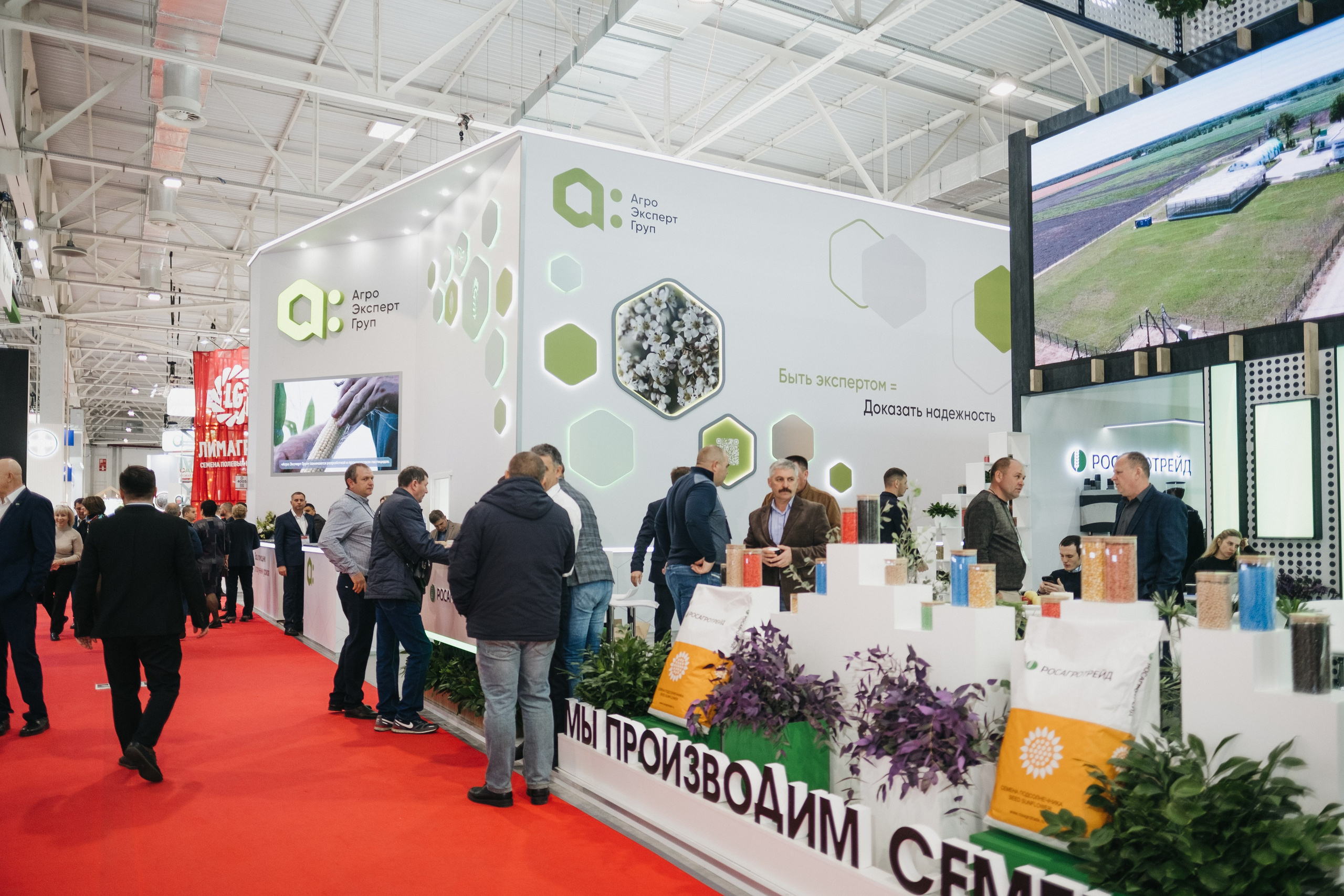 Фотограф на деловую съемку презентации, конференции. Свадебный и репортажной фотограф Денис Ожигин в Краснодаре и Краснодарском крае