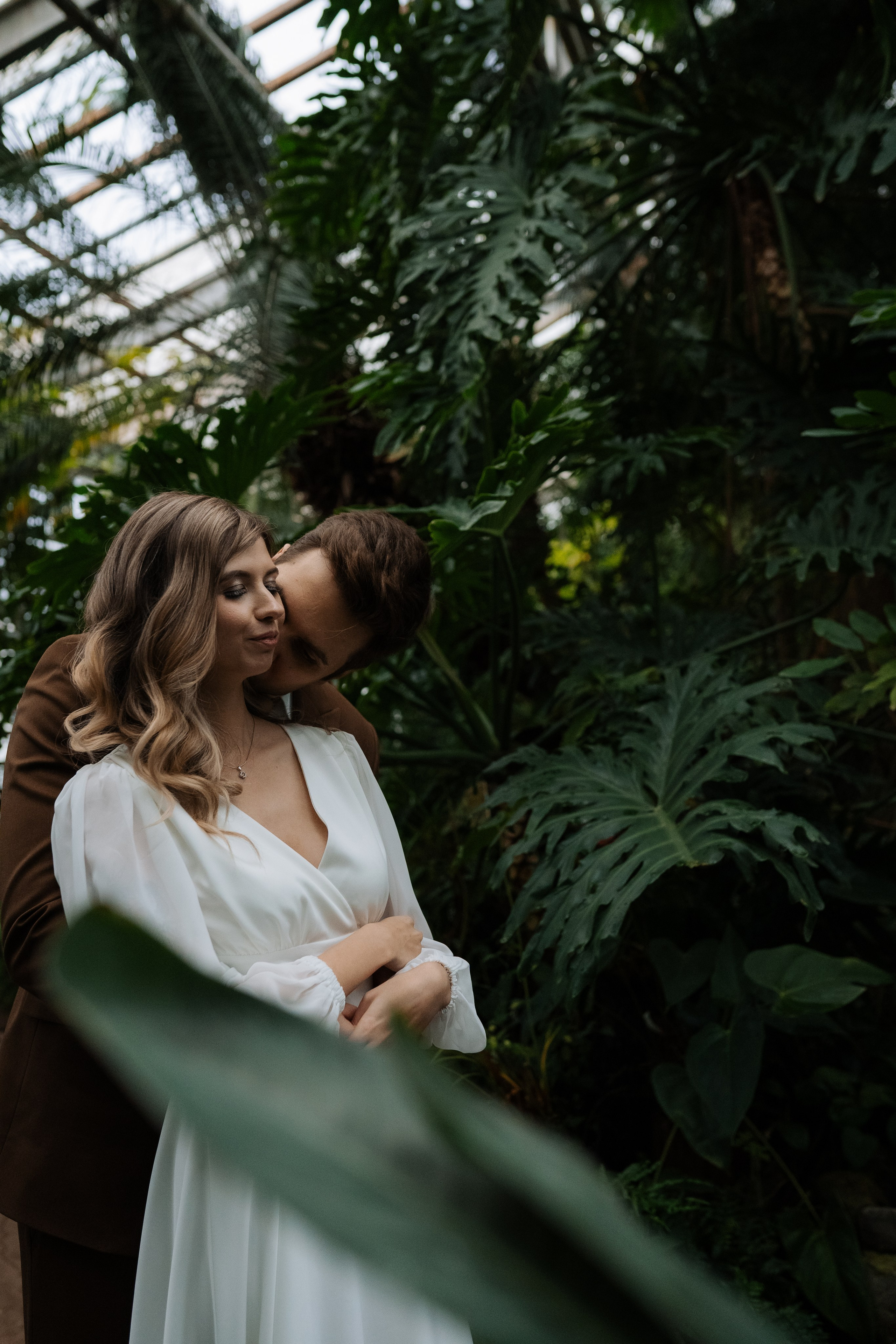 Свадебная фотосессия в оранжерее, Москва. Свадебный фотограф в Москве Анна Полушина