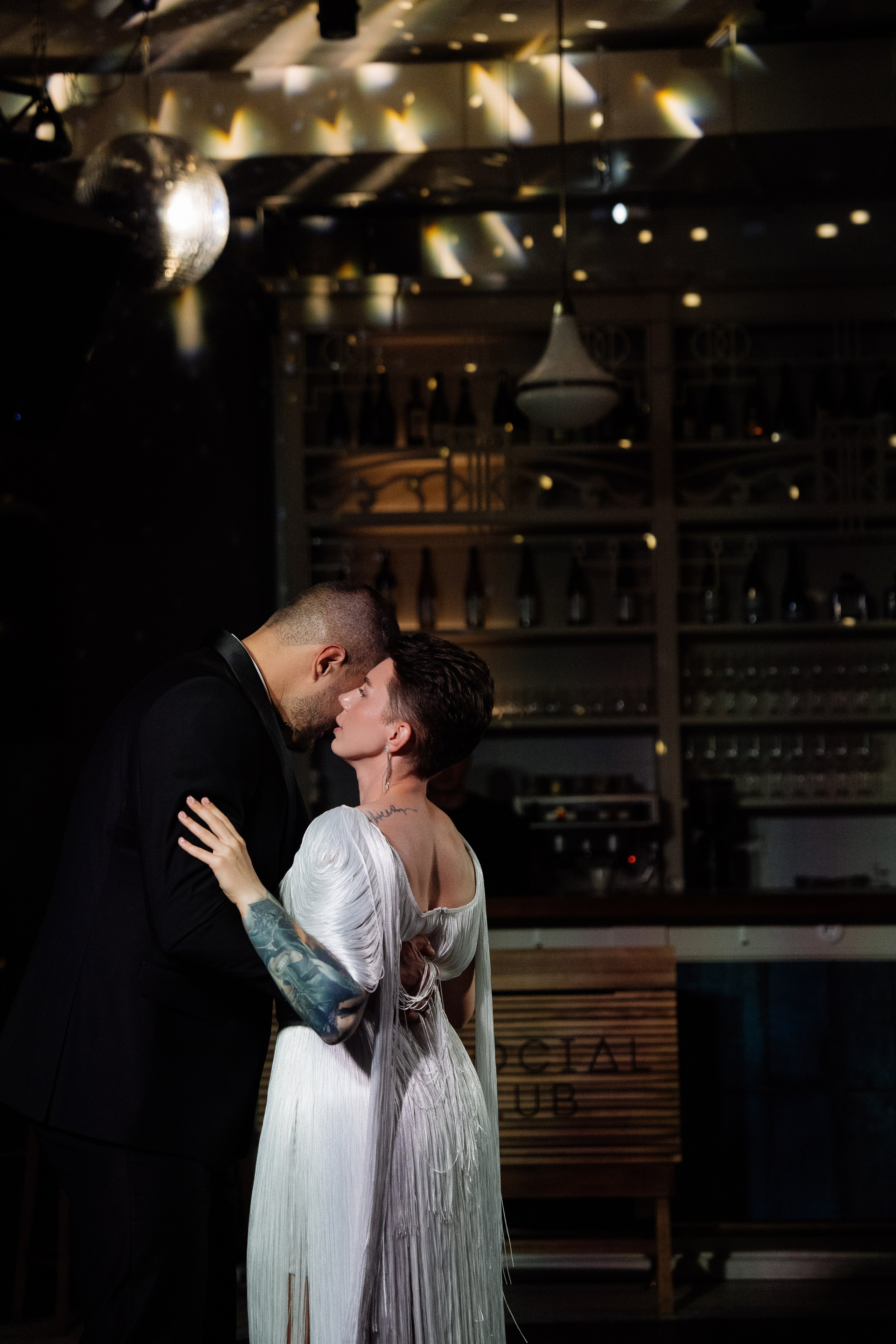 Свадьба в сошиал клабе. Свадебный фотограф организатор в Санкт-Петербурге Ассоль Опарина