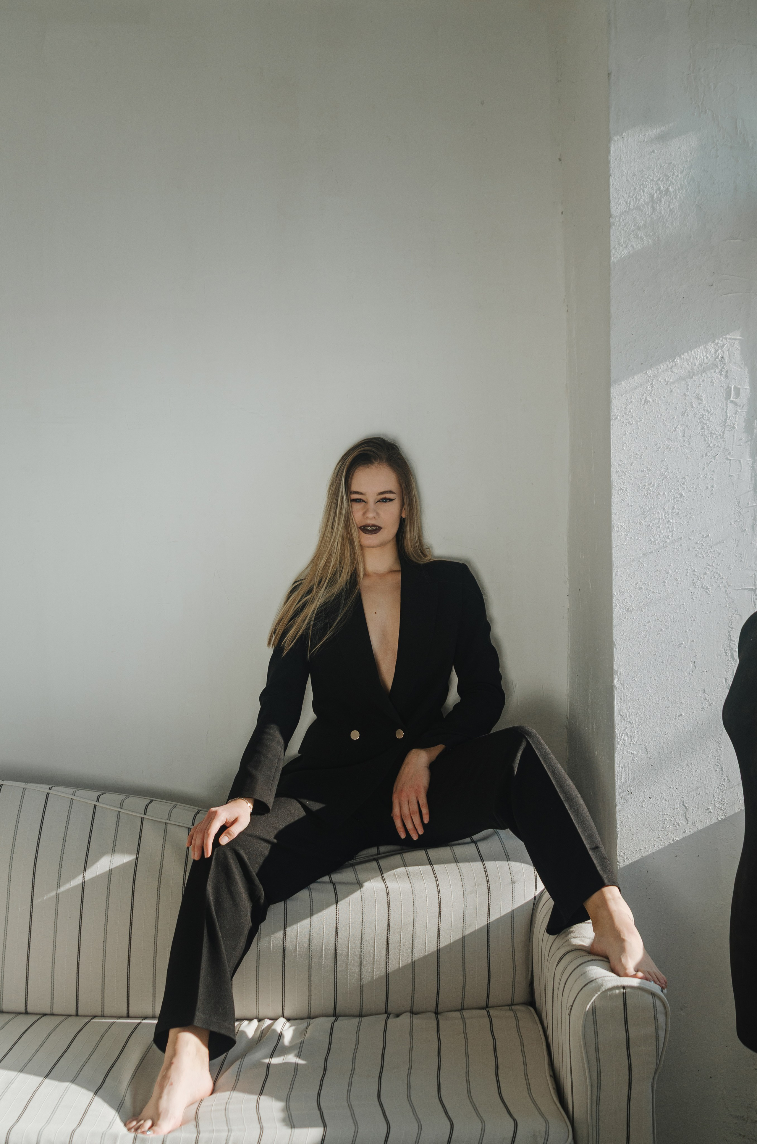 Женская фотосессия в стиле минимализм. Денисова Аля — фотограф для парных съемок и индивидуальных историй в Барнауле