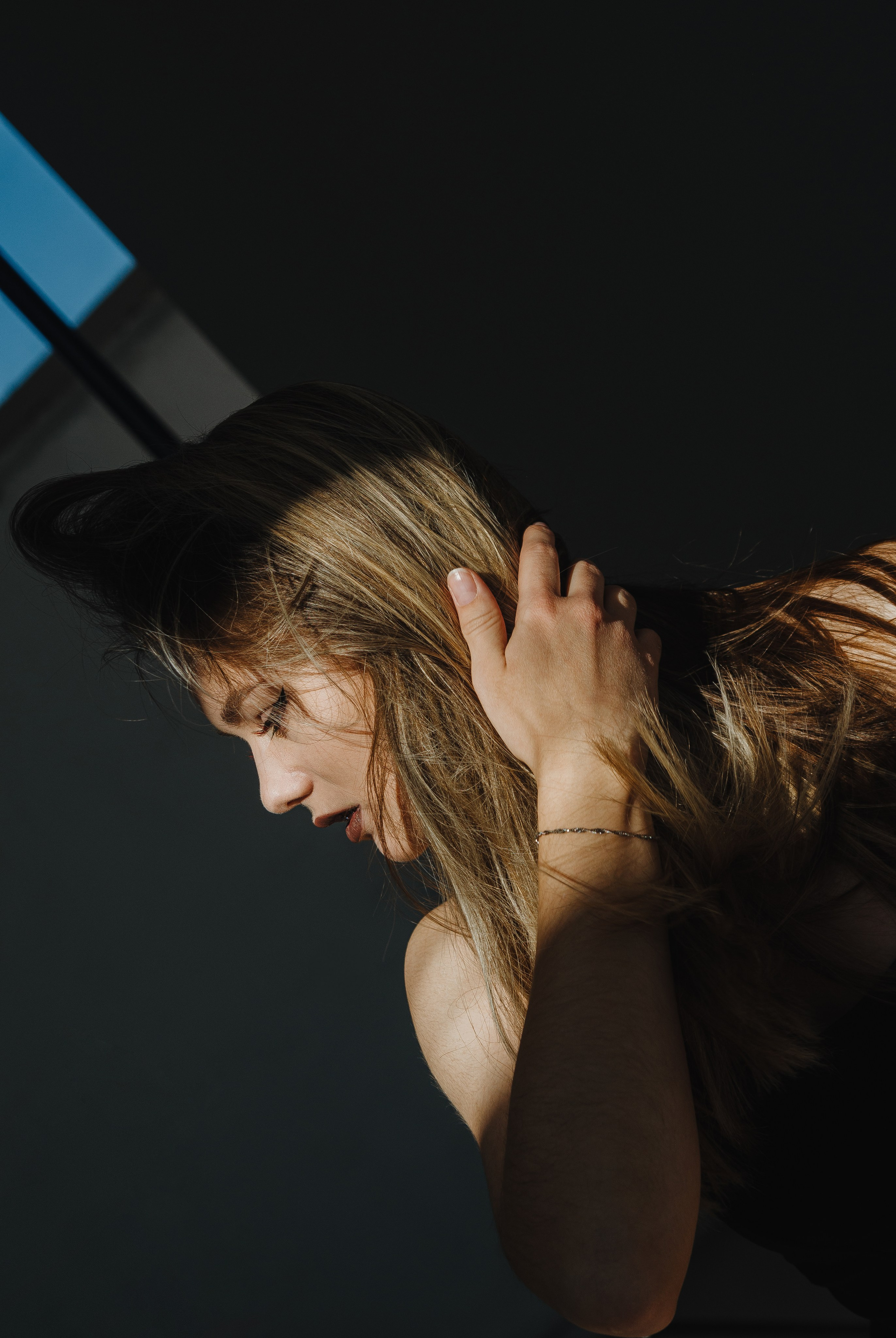 Женская фотосессия в стиле минимализм. Денисова Аля — фотограф для парных съемок и индивидуальных историй в Барнауле