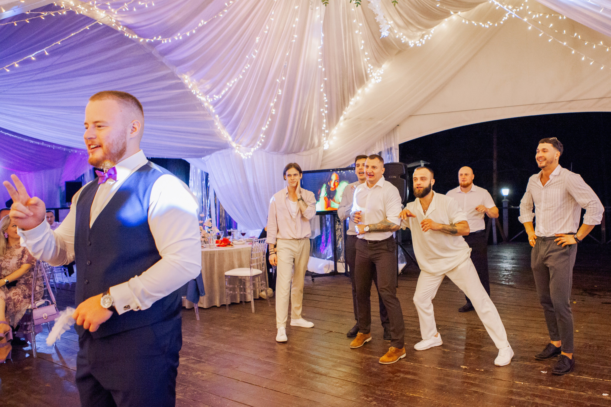 Свадебная фотосессия в отеле hartwell hotel и на патриарших прудах. Фотограф Ольга Ефремова