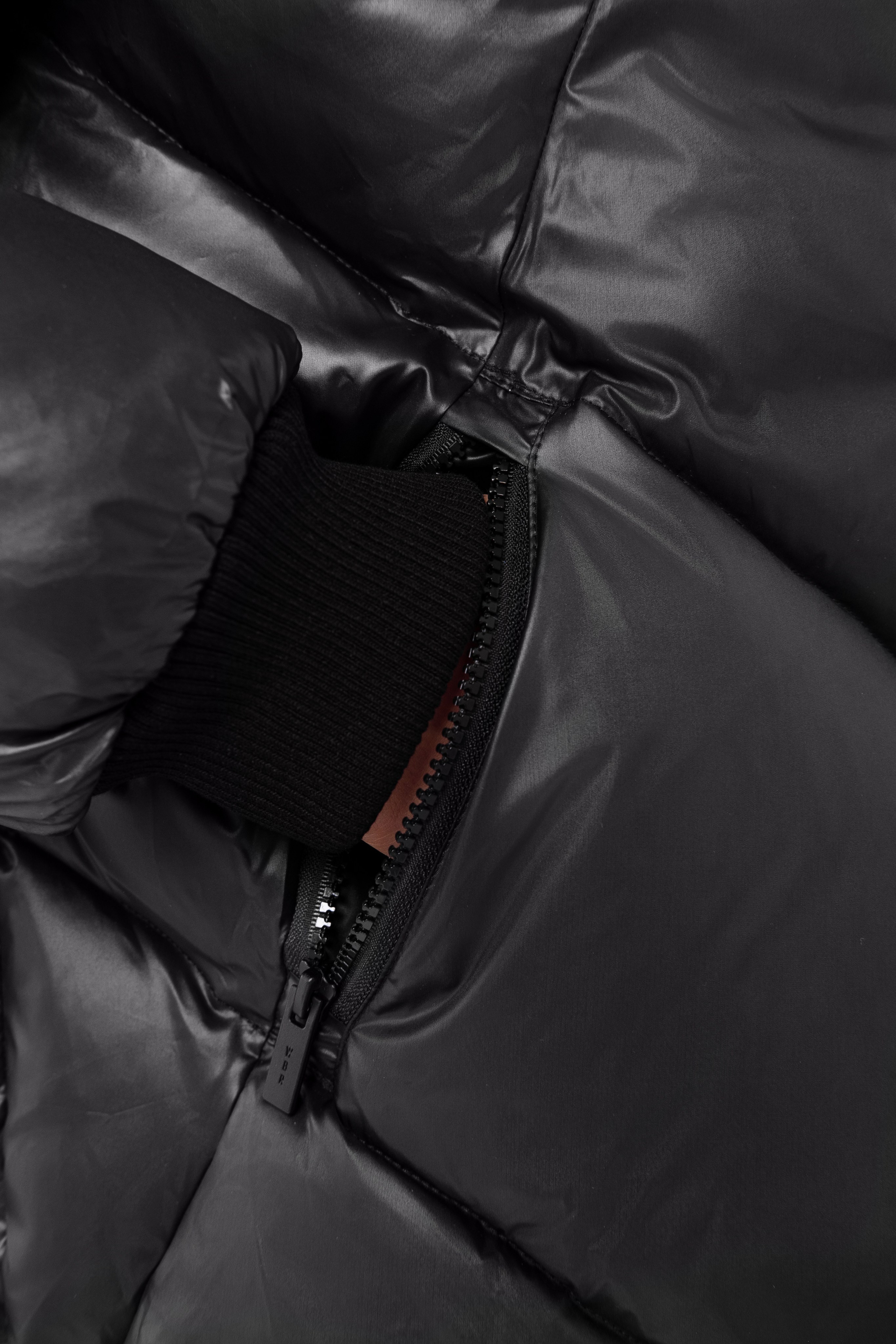 Съемка верхней одежды для каталога и маркетплейсов в Санкт-Петербурге. Фотосессия для маркетплейсов