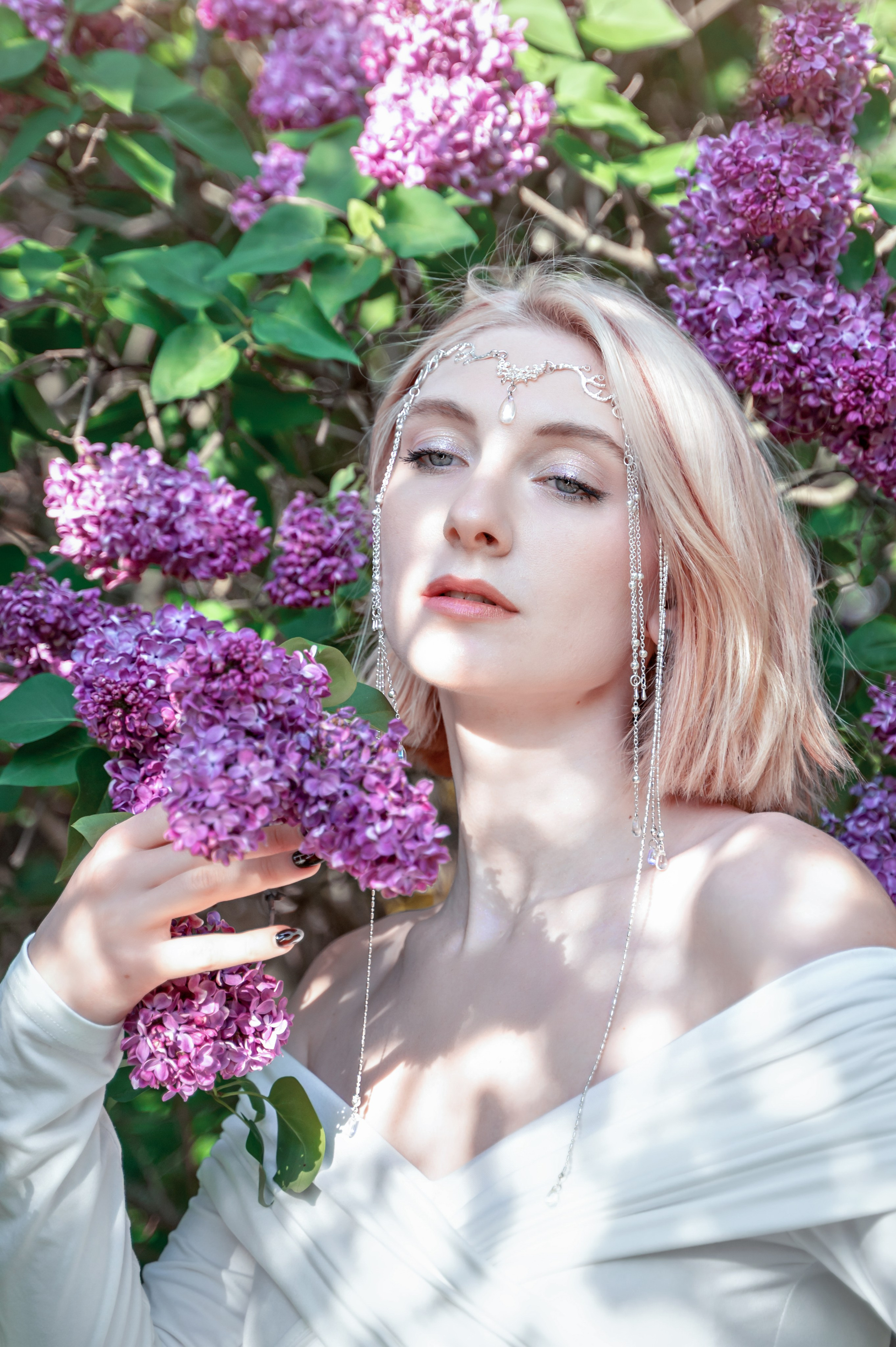 Женский портрет в сирени в Москве