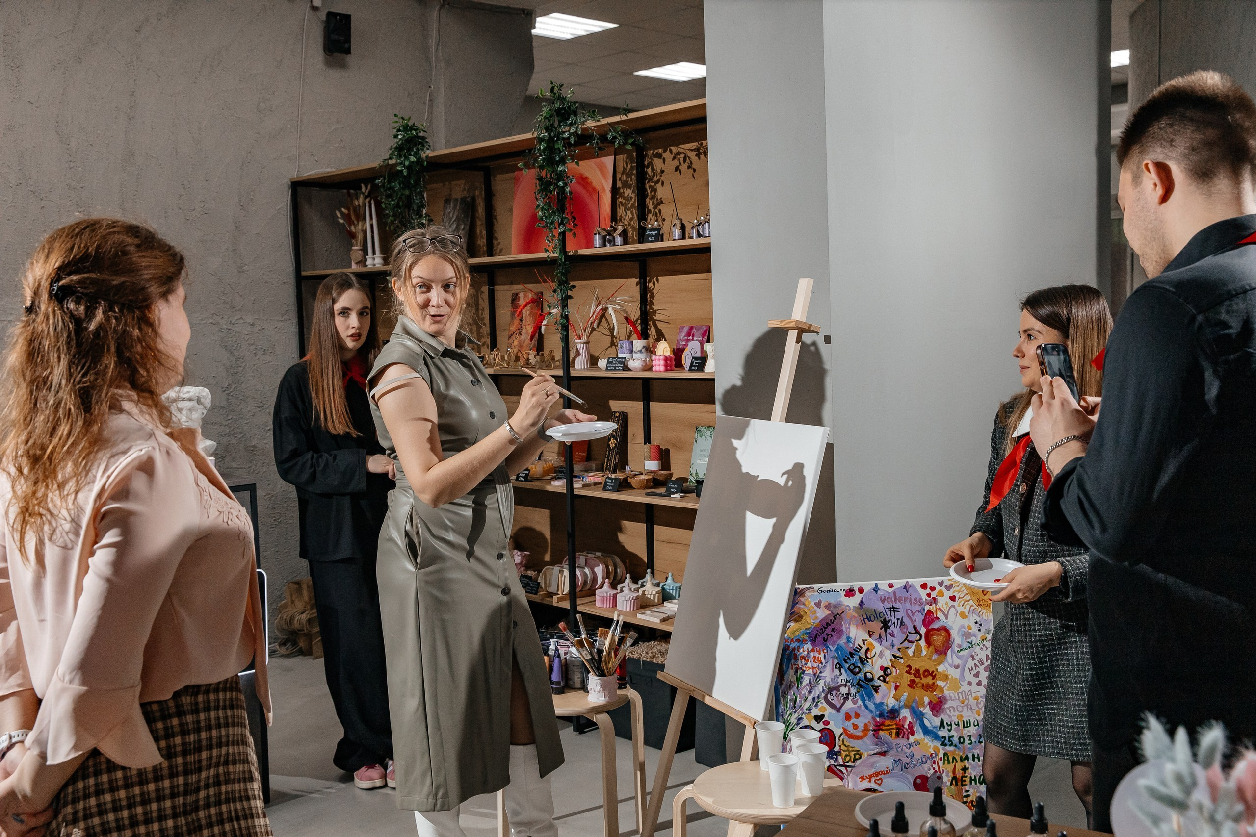 «Мир. Труд. Май» в AROMALAGE — весенний праздник творчества и аромата