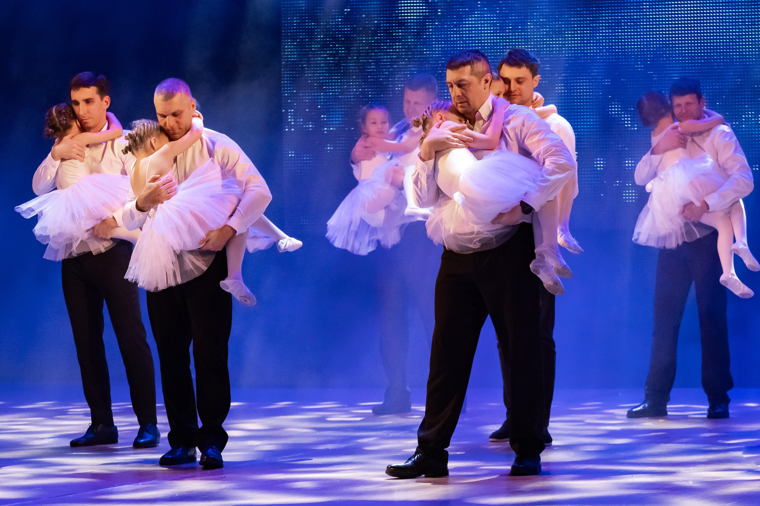 Концерт «Пространные танцы». Репортажный, семейный и детский фотограф в Пензе и Заречном Арина Ермилова. Картины барельеф на заказ