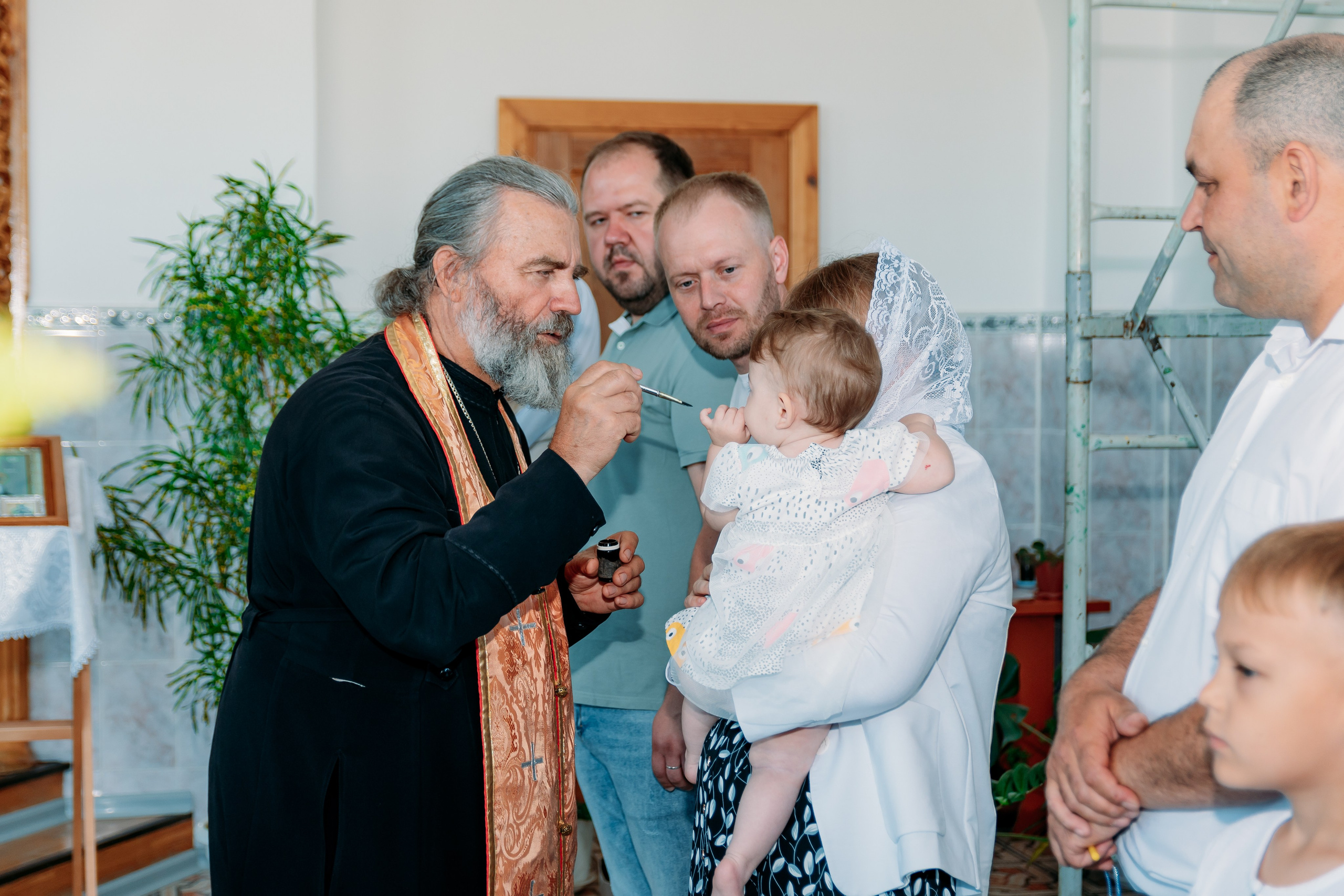 Таинство крещения. Фотограф Алёна Царькова. Киселевск