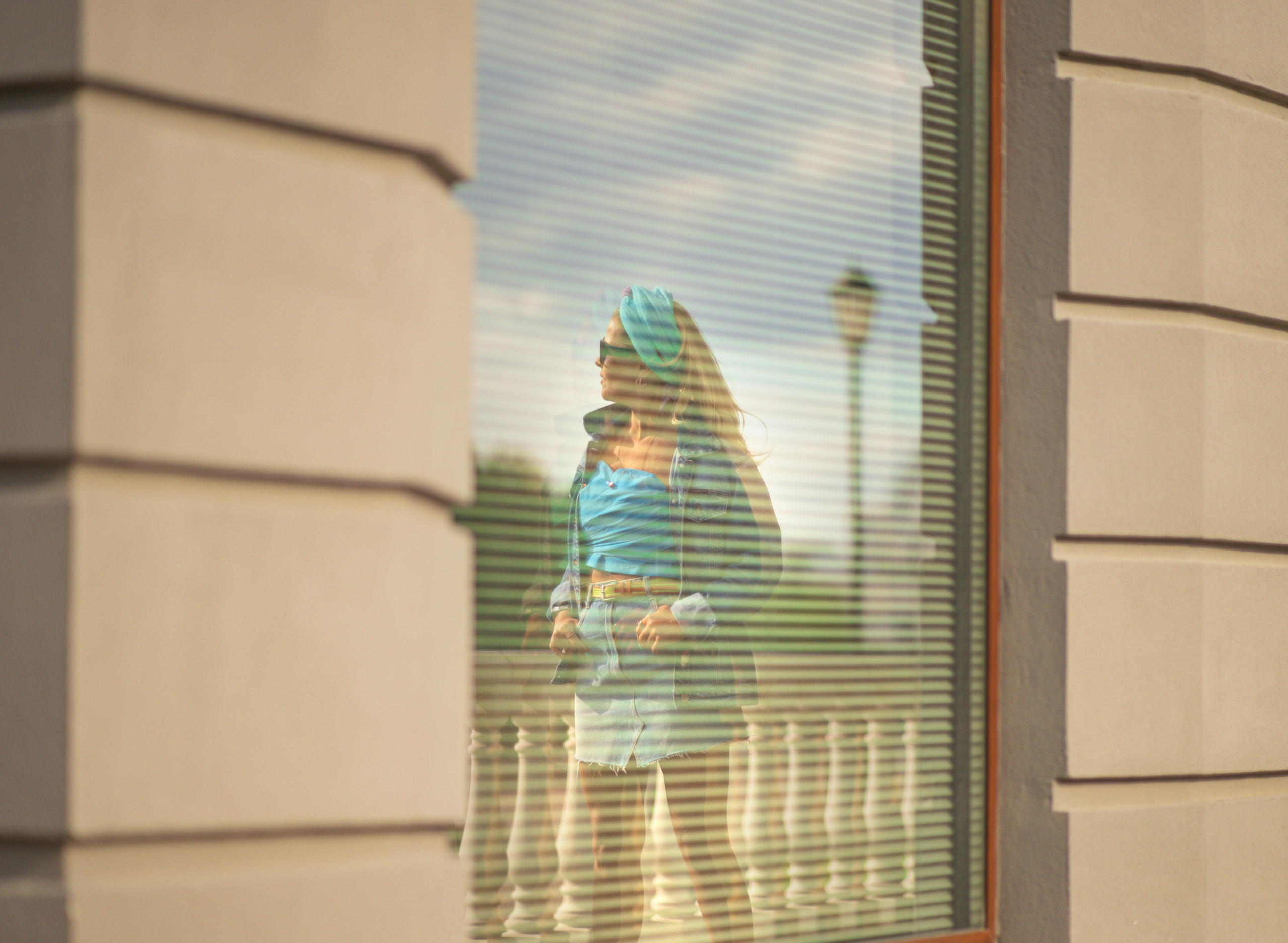 Отражение в стекле Фотограф Олег Алексеев