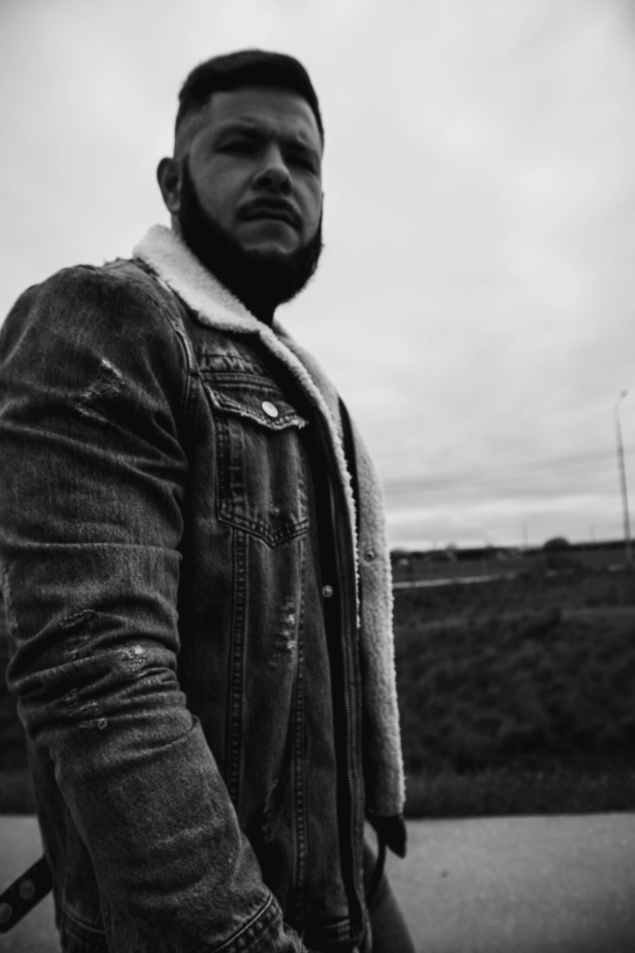 О. Уличный фотограф Города N