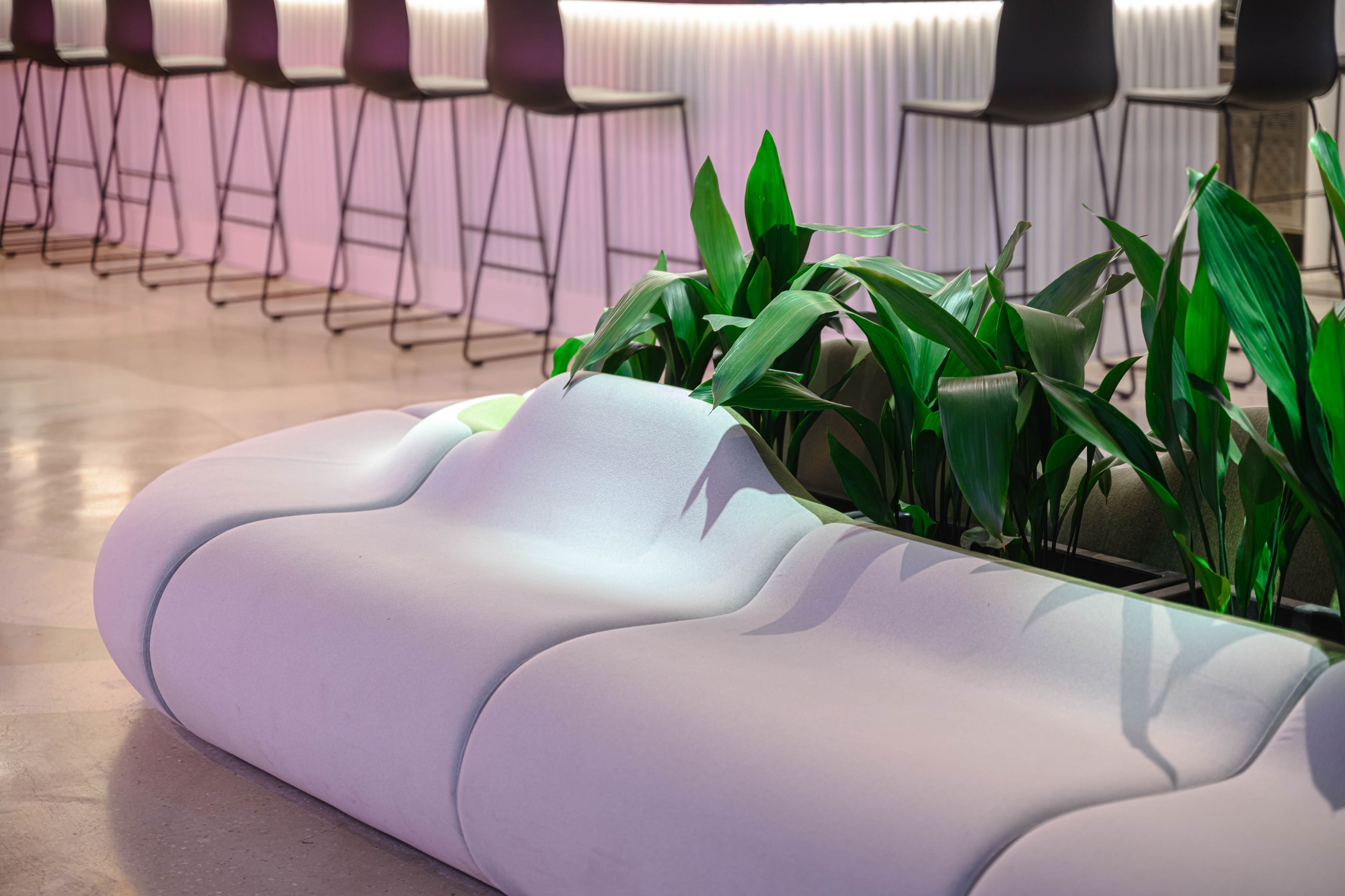 Фотосъемка мебели кофейни в холле аппартаментов Well. Интерьерный и репортажный фотограф в Санкт-Петербурге