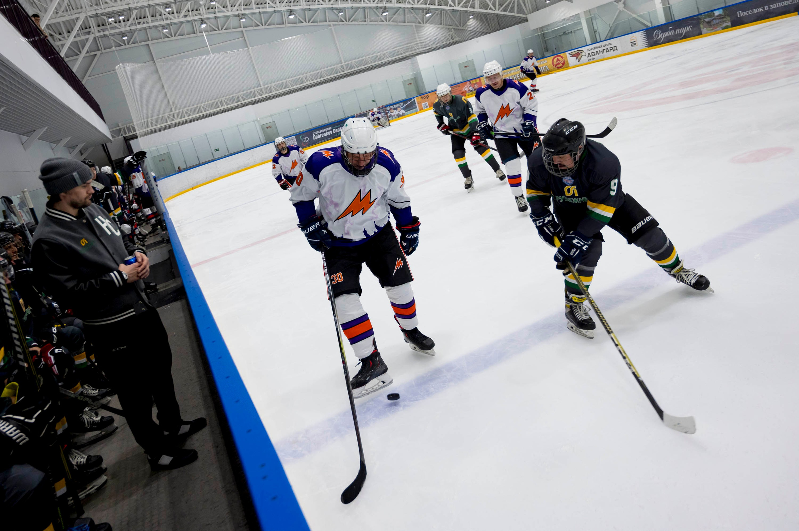 Хоккейный матч корпоративной команды Зарубежнефть. Репортажный фотограф и видеограф Слава Думчев. Тимбилдинги, отчетники, корпоративы