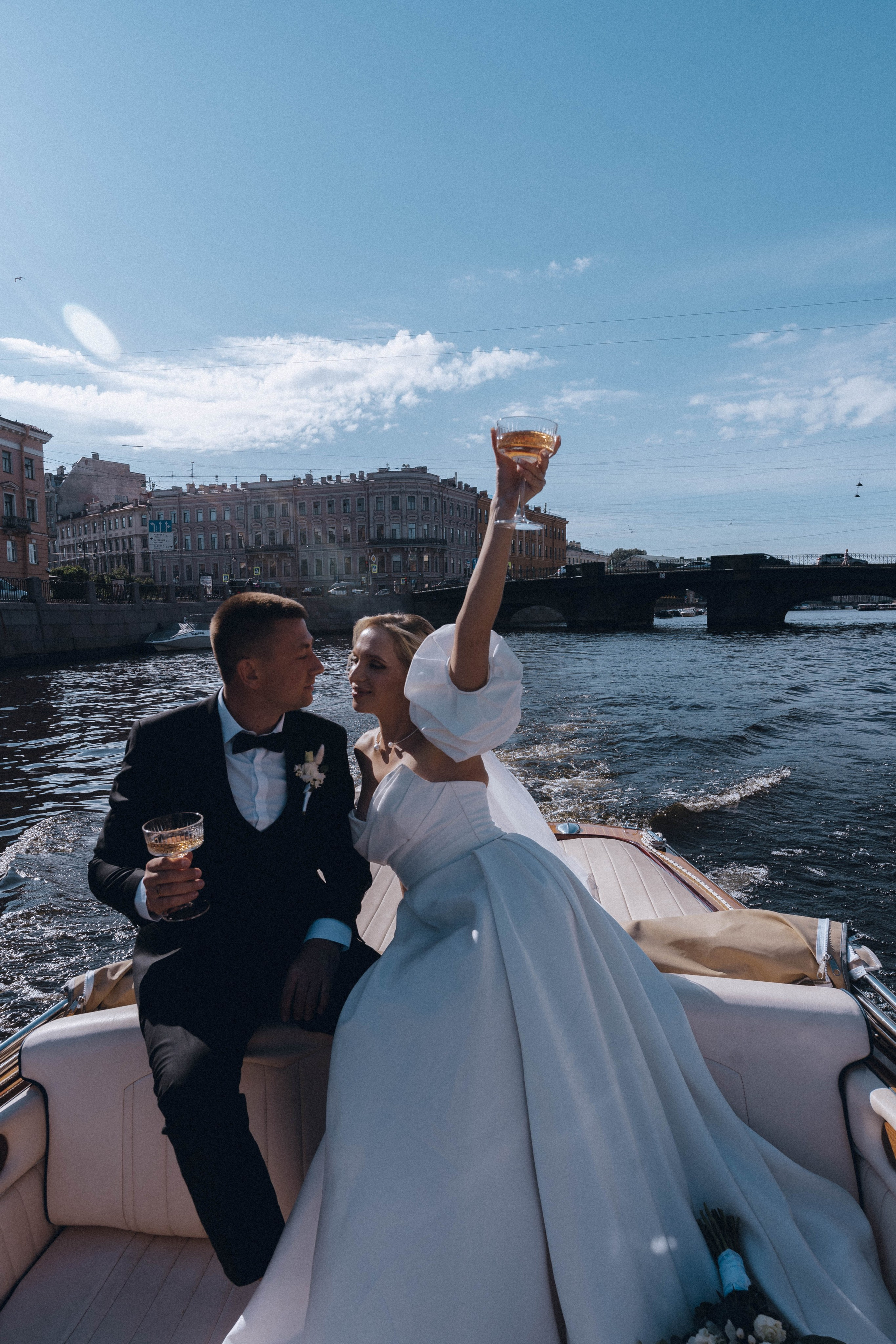 СВАДЕНБНАЯ СЬЕМКА НА КАТЕРЕ ПО КАНАЛАМ САНКТ-ПЕТЕРБУРГА И В АКВАТОРИИ НЕВЫ. Профессиональный фотограф, Санкт-Петербург — Виктория Богомолова