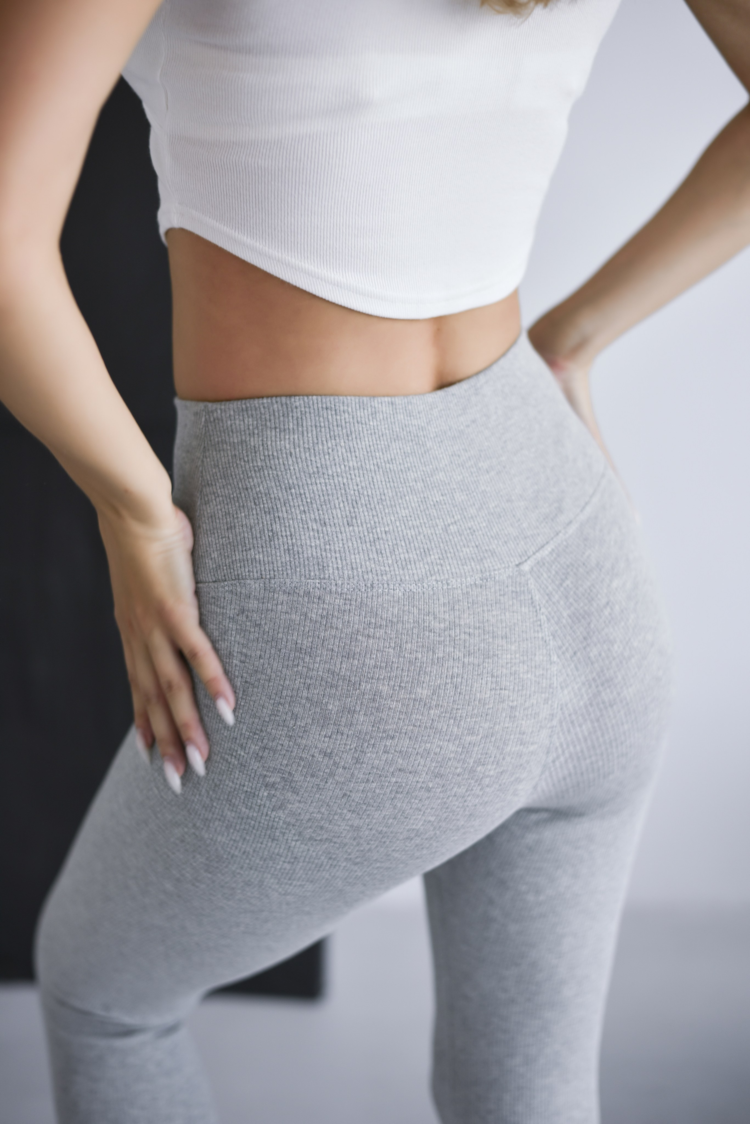 Кейс с леггинсами для вб. Фотограф Таина Комбарова