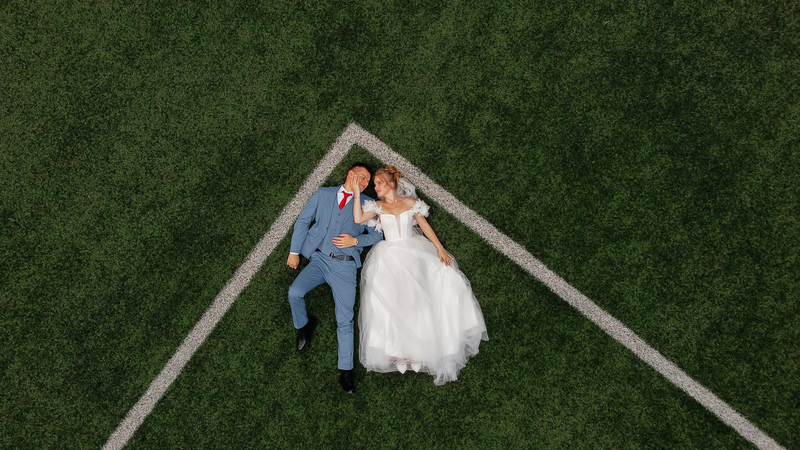 А&А — фотосессия на стадионе. Свадебный фотограф в Оренбурге Илья Володьков