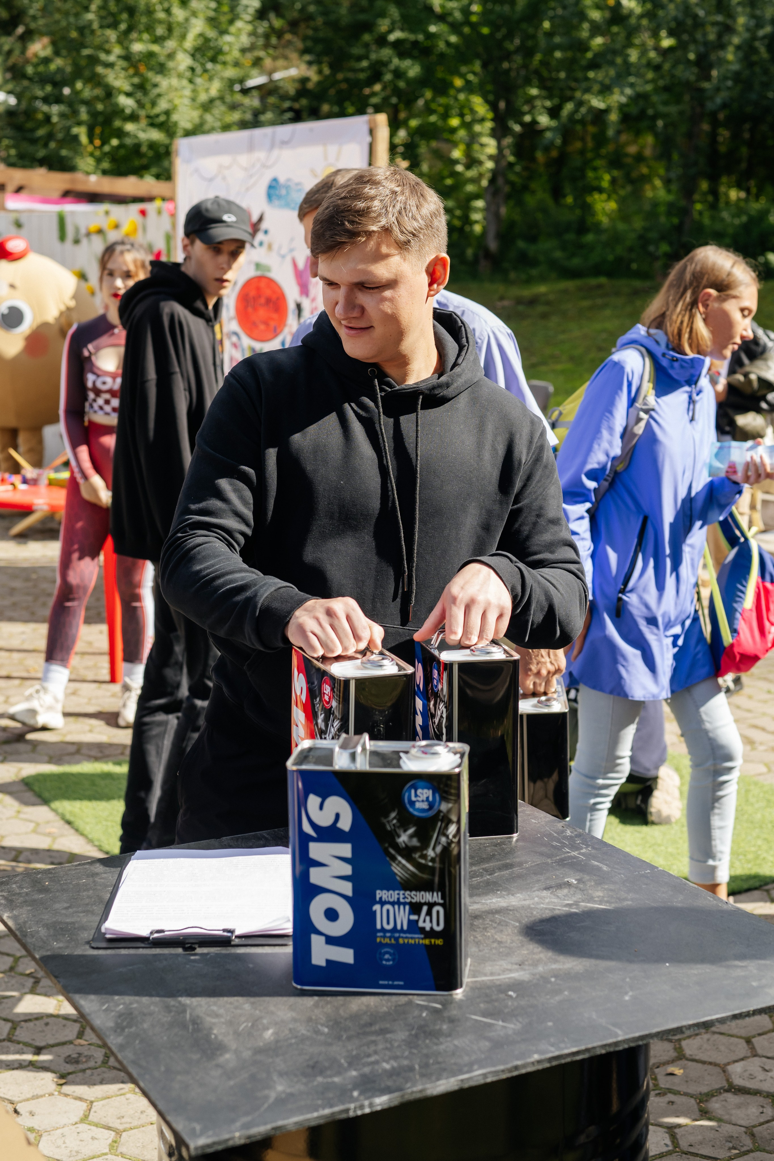 Моторное масло Tom's. Фотограф в Красноярске