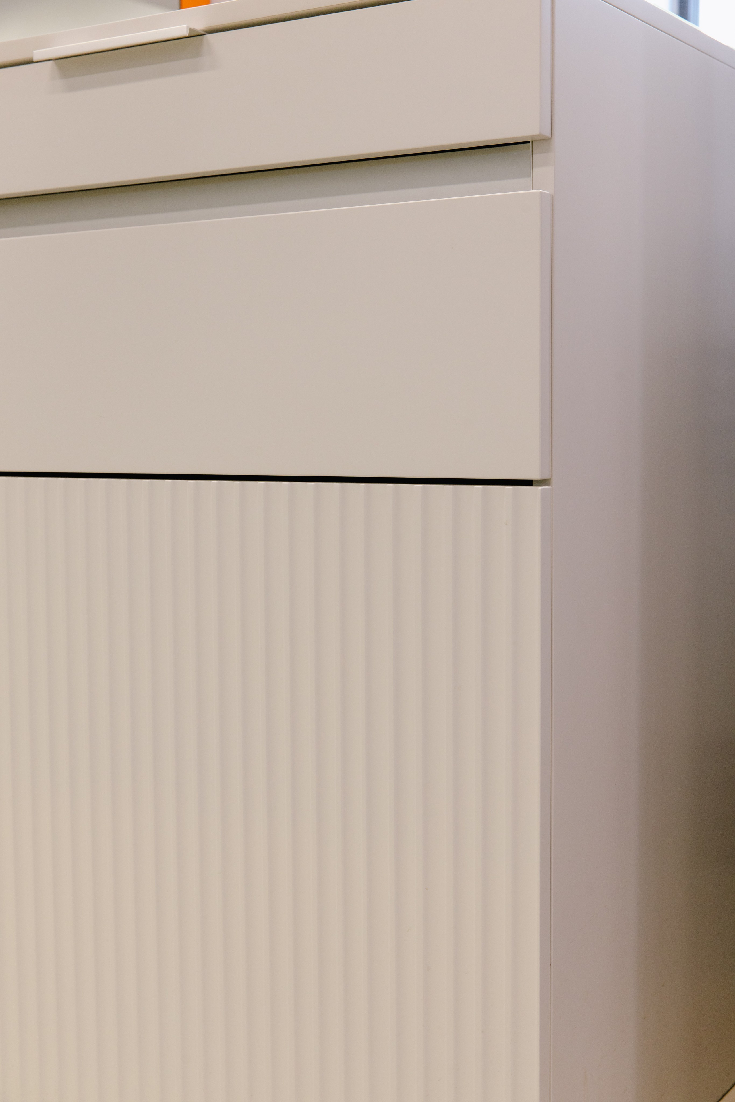 SBLESKOM ​Ювелирный салон Томск Ленина, 72. ГУДРУМ — Мебель на заказ в Томске | Кухни | Шкафы | Стулья и Столы