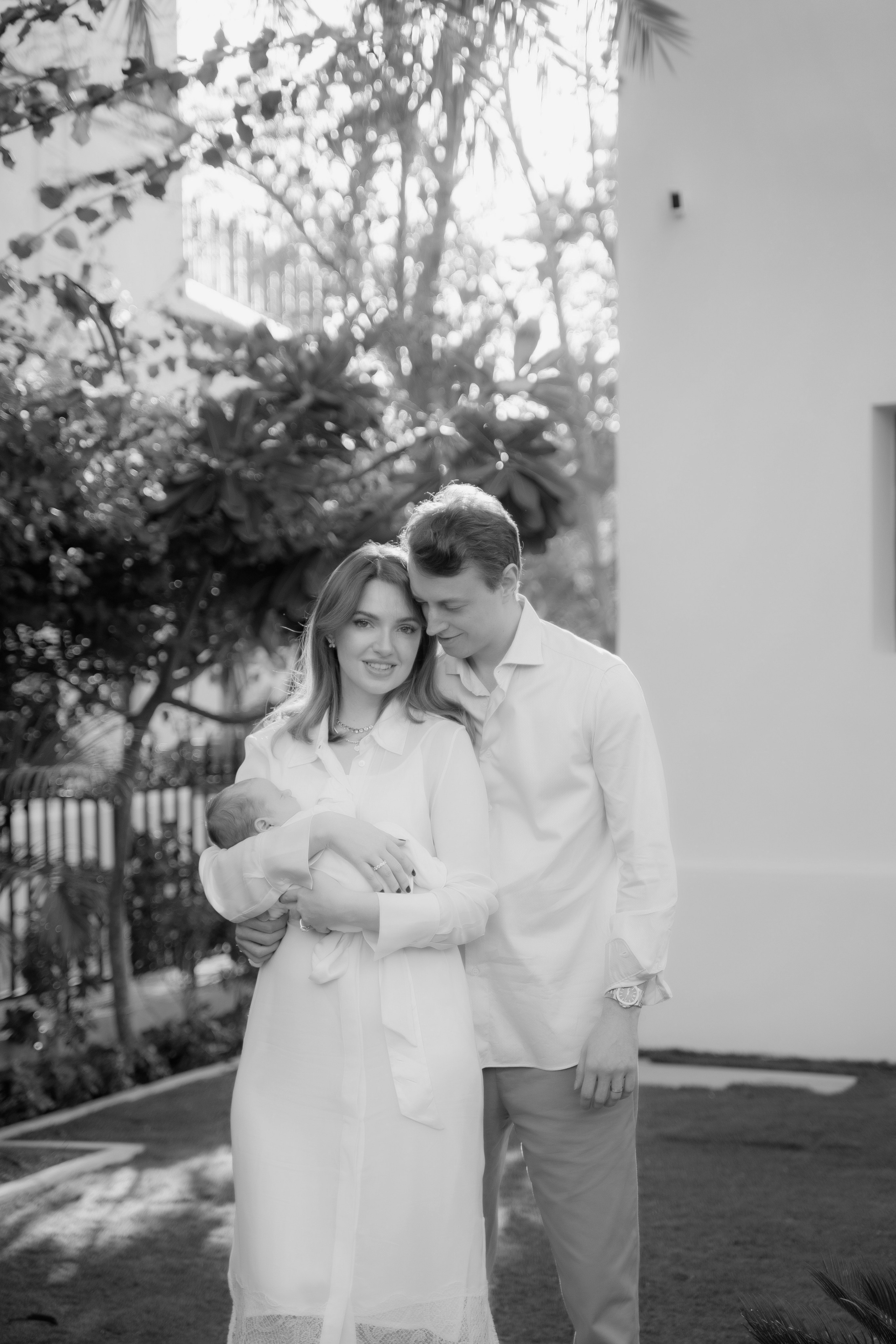 Family photographer in abu dhabi dubai sharjah fujeirah