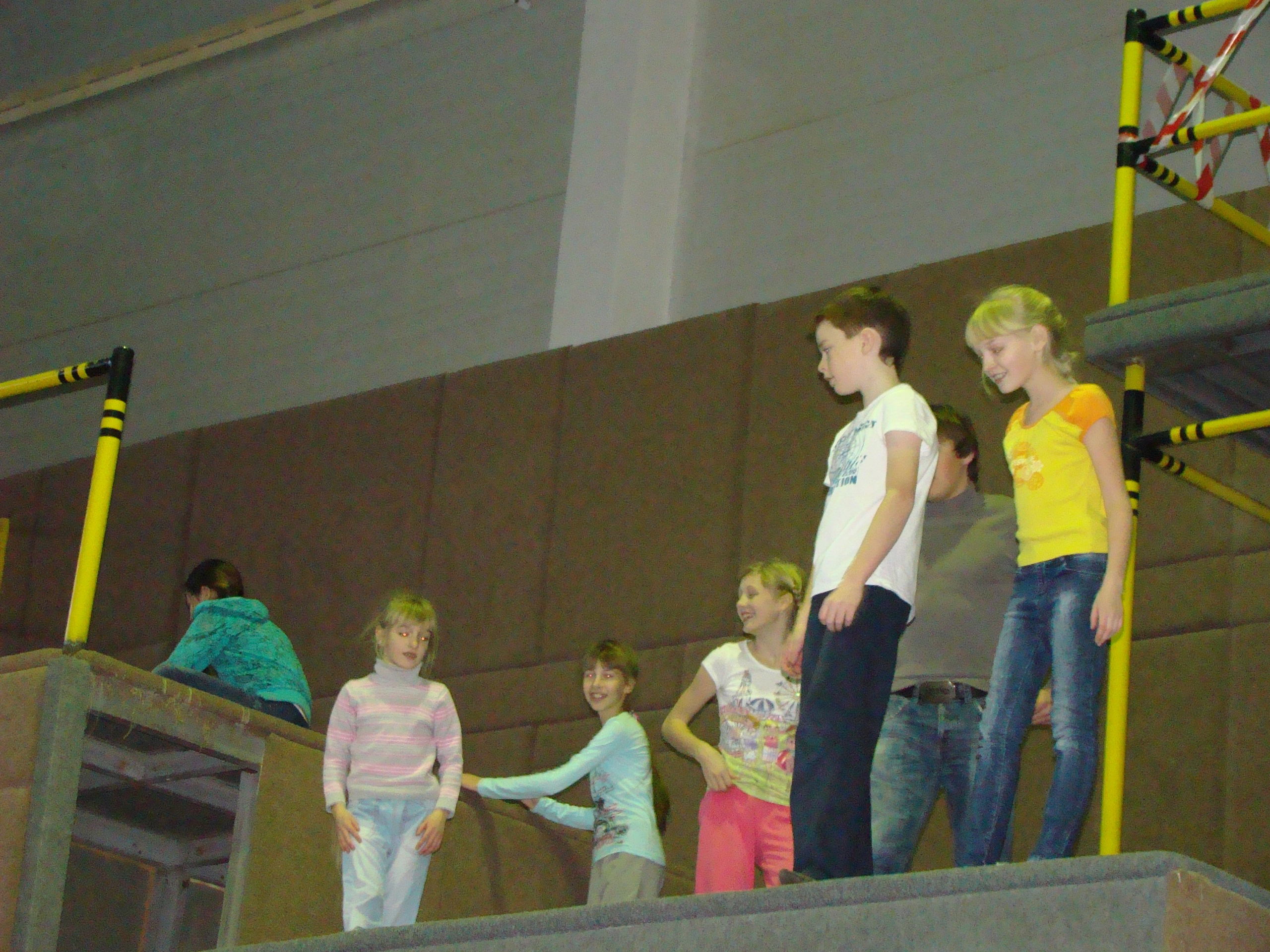 Катя ДР 12 лет Дома + Спортекс 04.12.2011. Семейный, Свадебный фотограф СПБ Питер— Романова Екатерина