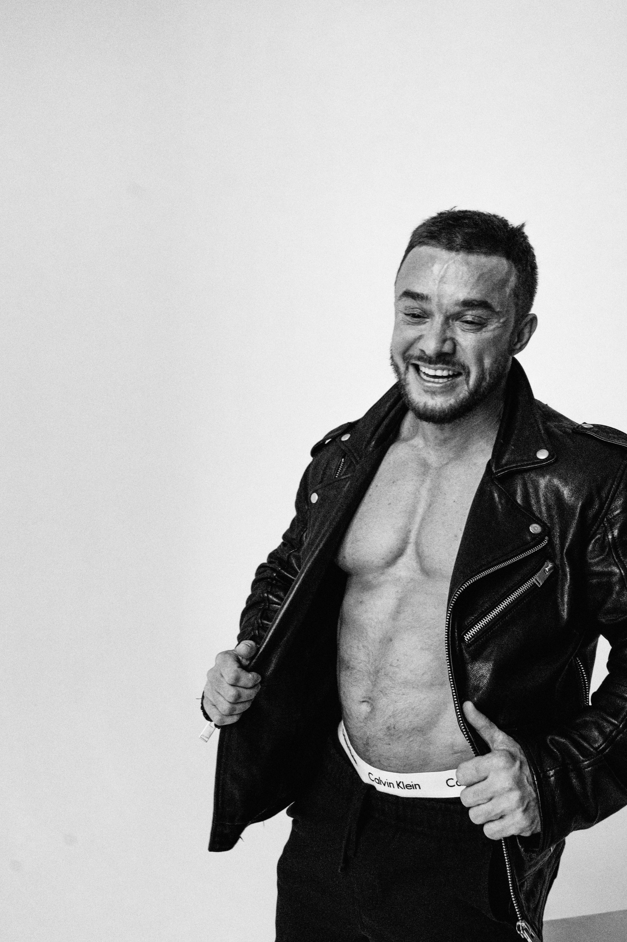 Константин. Профессиональный фотограф беременности в СПБ. Стильные фотосессии беременности в стиле минимализм и классическая фотография