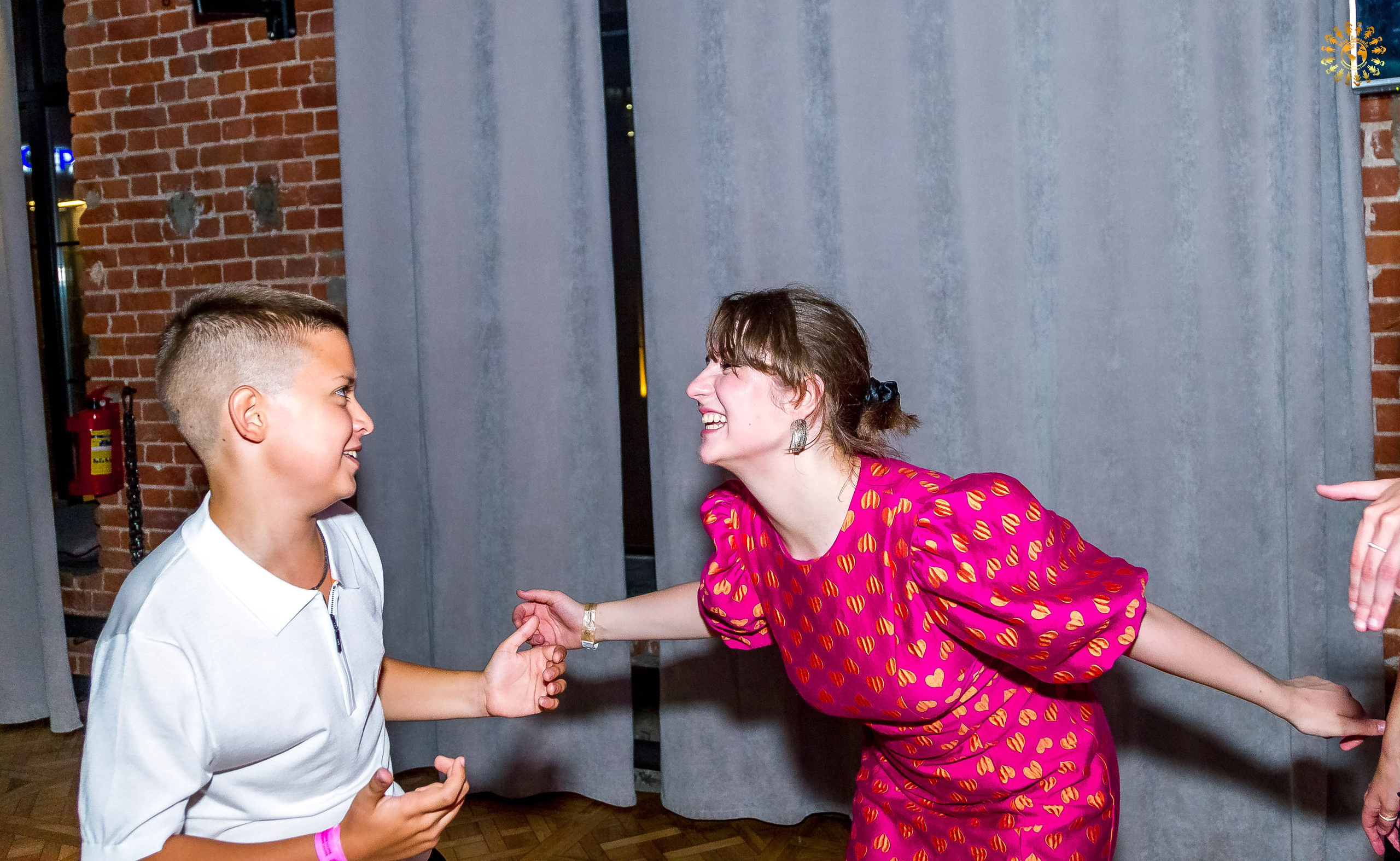 Выпускной 2023 (11-е классы) клуб «Джаггер», Москва. Репортажная съемка в Москве и области. Анималистика