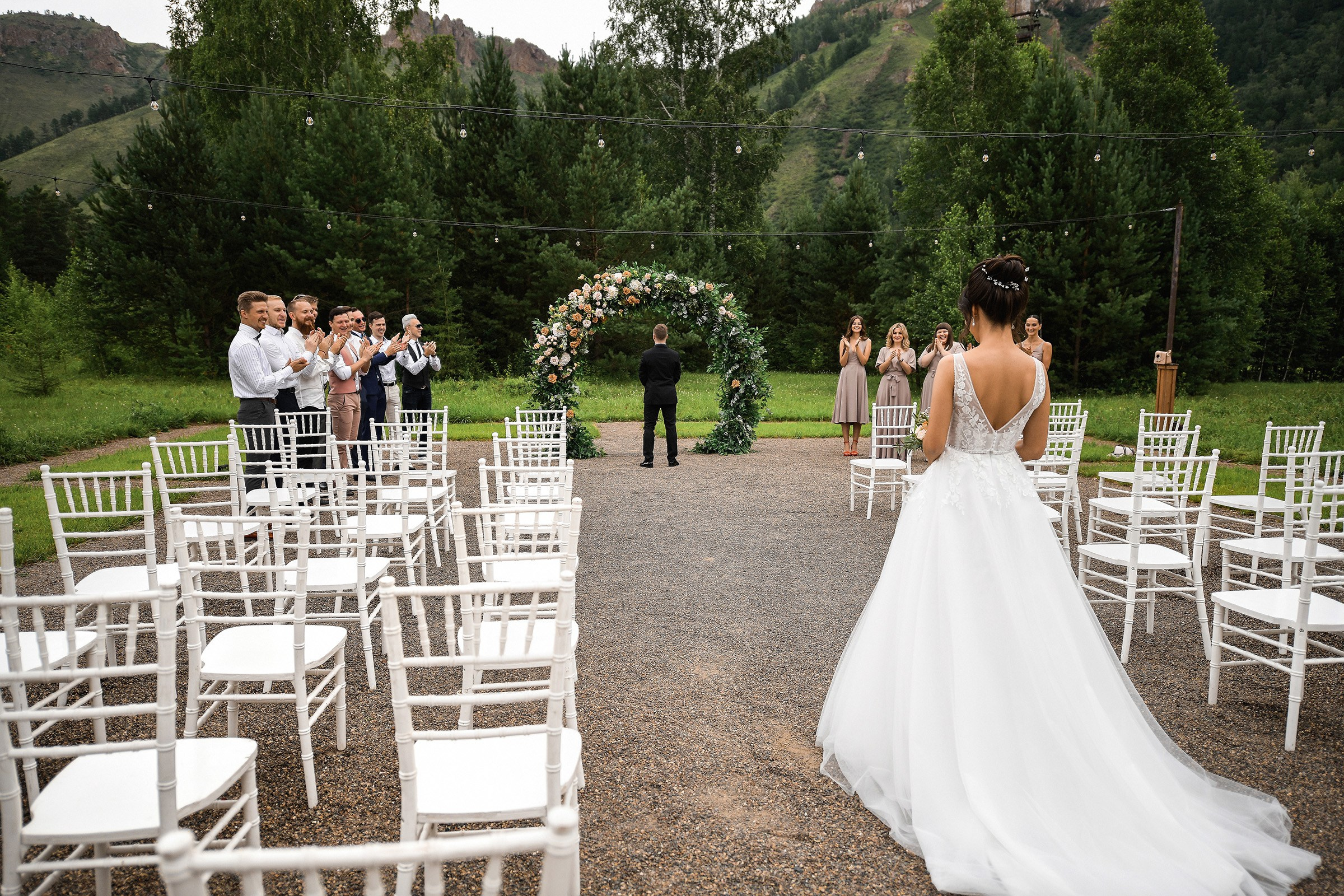 🌄 Демьян и Катя — свадьба в нацпарке "Столбы" | Веселый банкет и эпичные фото на скалах. 📸 Свадебный и семейный фотограф в Красноярске Тихомиров Евгений | 17 лет опыта | 800+ свадеб