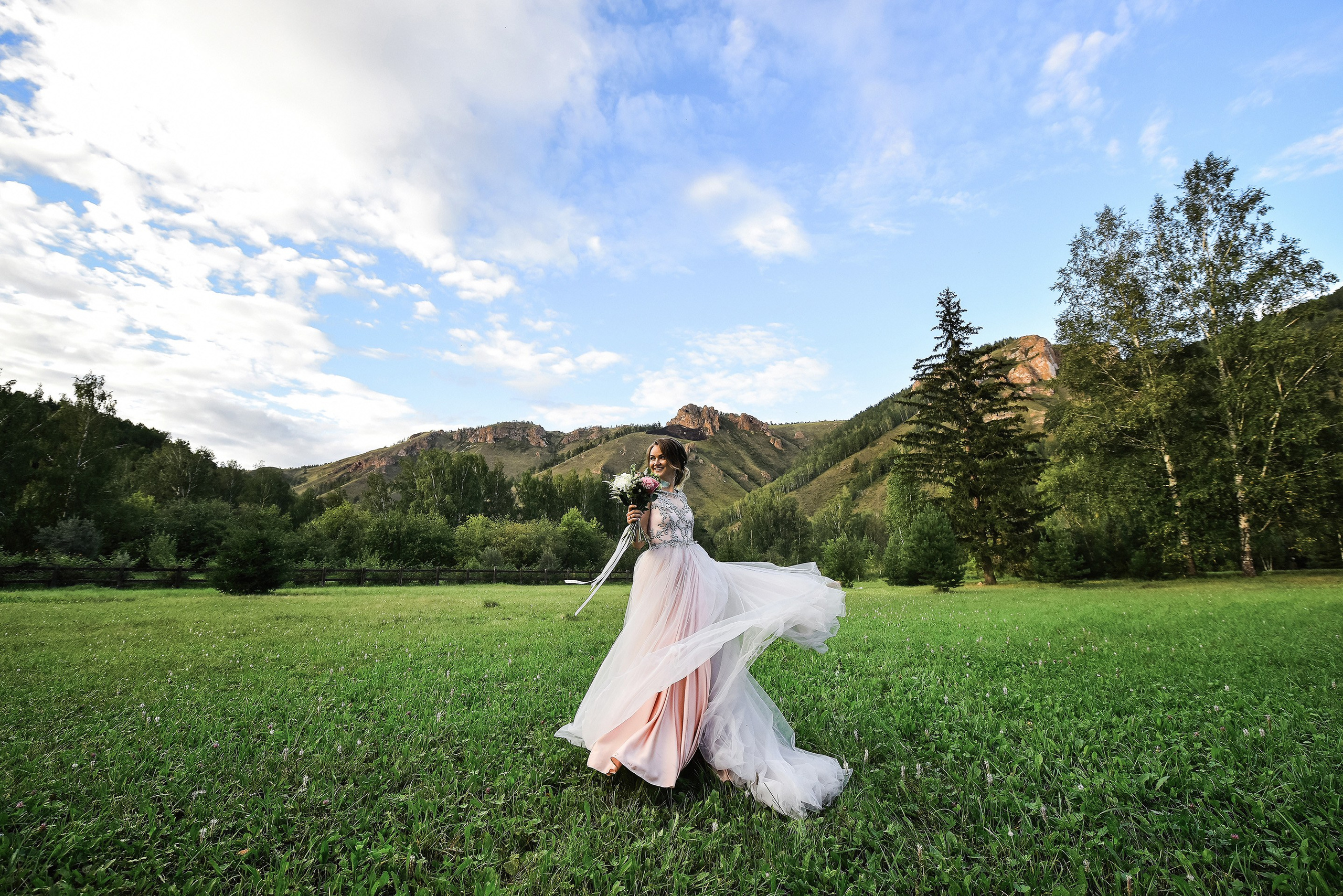 💐 Радик и Яна — душевная загородная свадьба в Villatic | Теплые фото под Красноярском. 📸 Свадебный и семейный фотограф в Красноярске Тихомиров Евгений | 17 лет опыта | 800+ свадеб