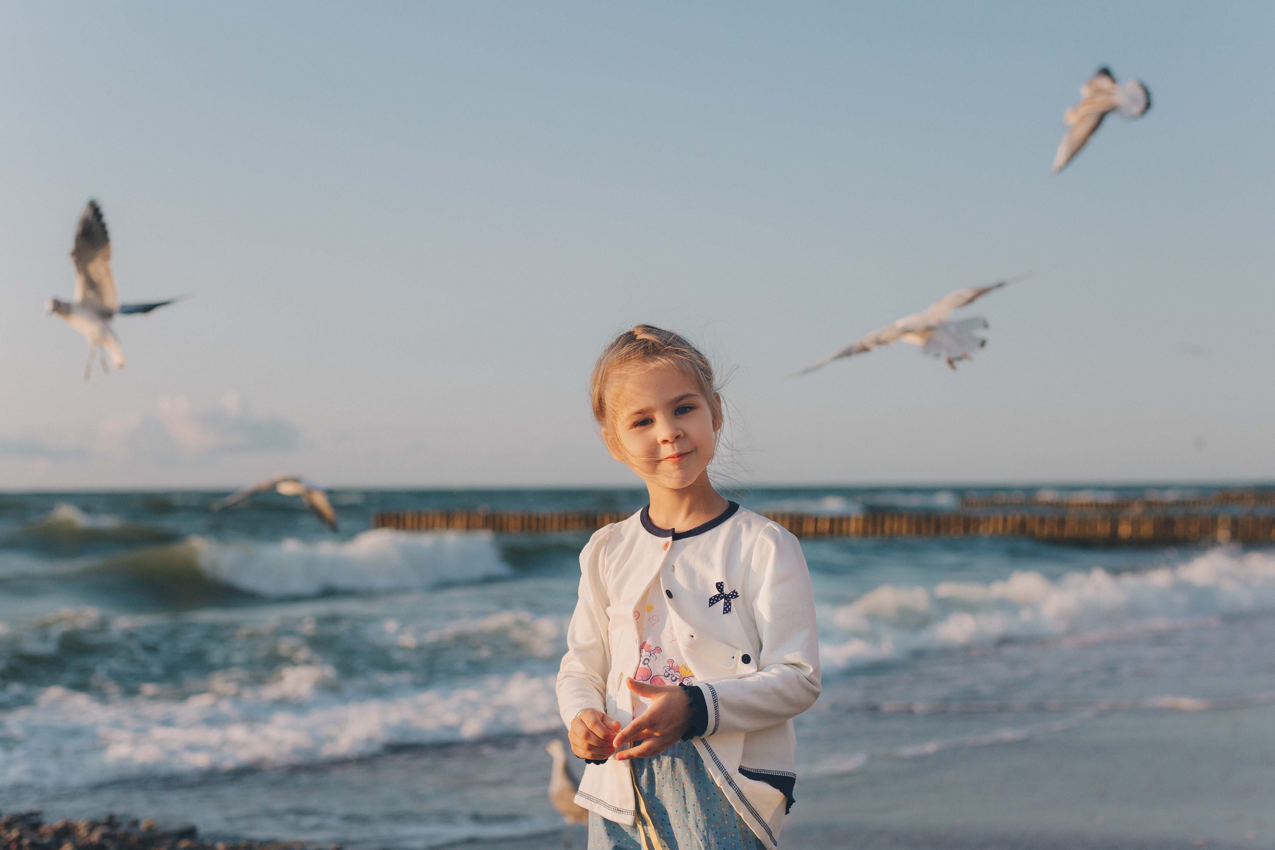 Ирина с семьёй на закате Балтики. Фотограф Зеленоградск Красильникова Елена