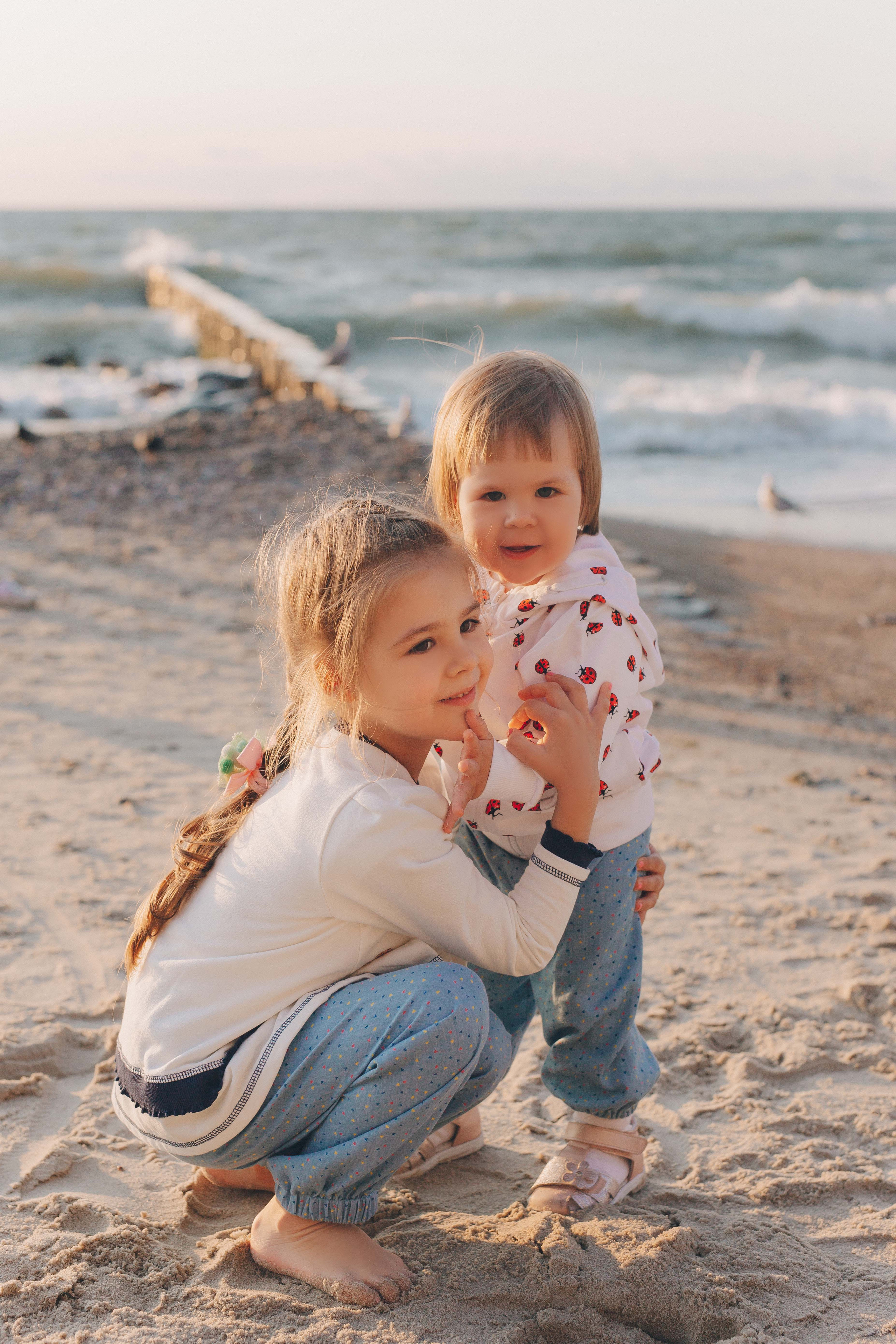 Ирина с семьёй на закате Балтики. Фотограф Зеленоградск Красильникова Елена