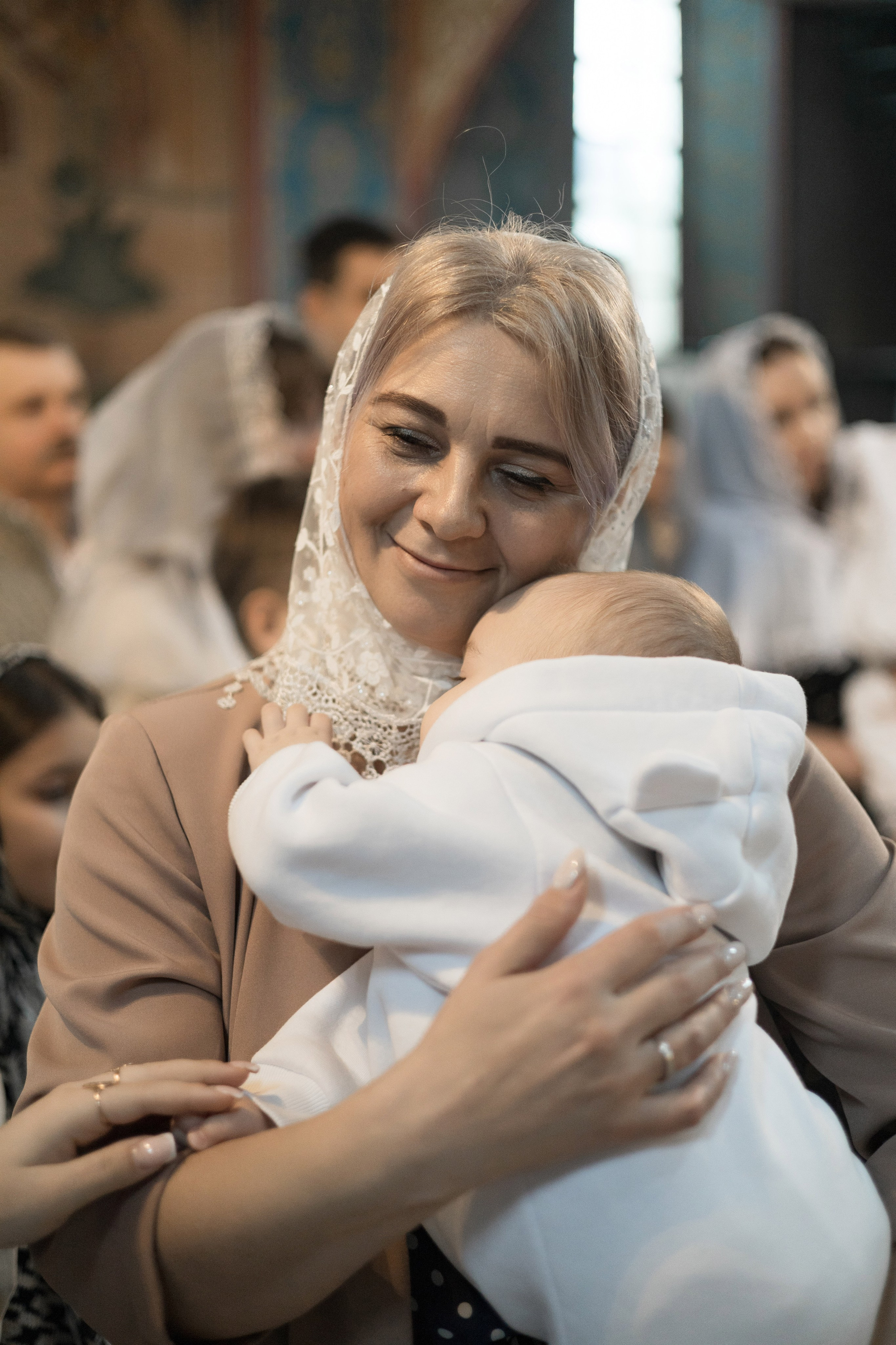 Крещение Миланы в церкви иконы Божией Матери / пасмурная погода. Анастасия Безуглова- свадебный фотограф в Таганроге