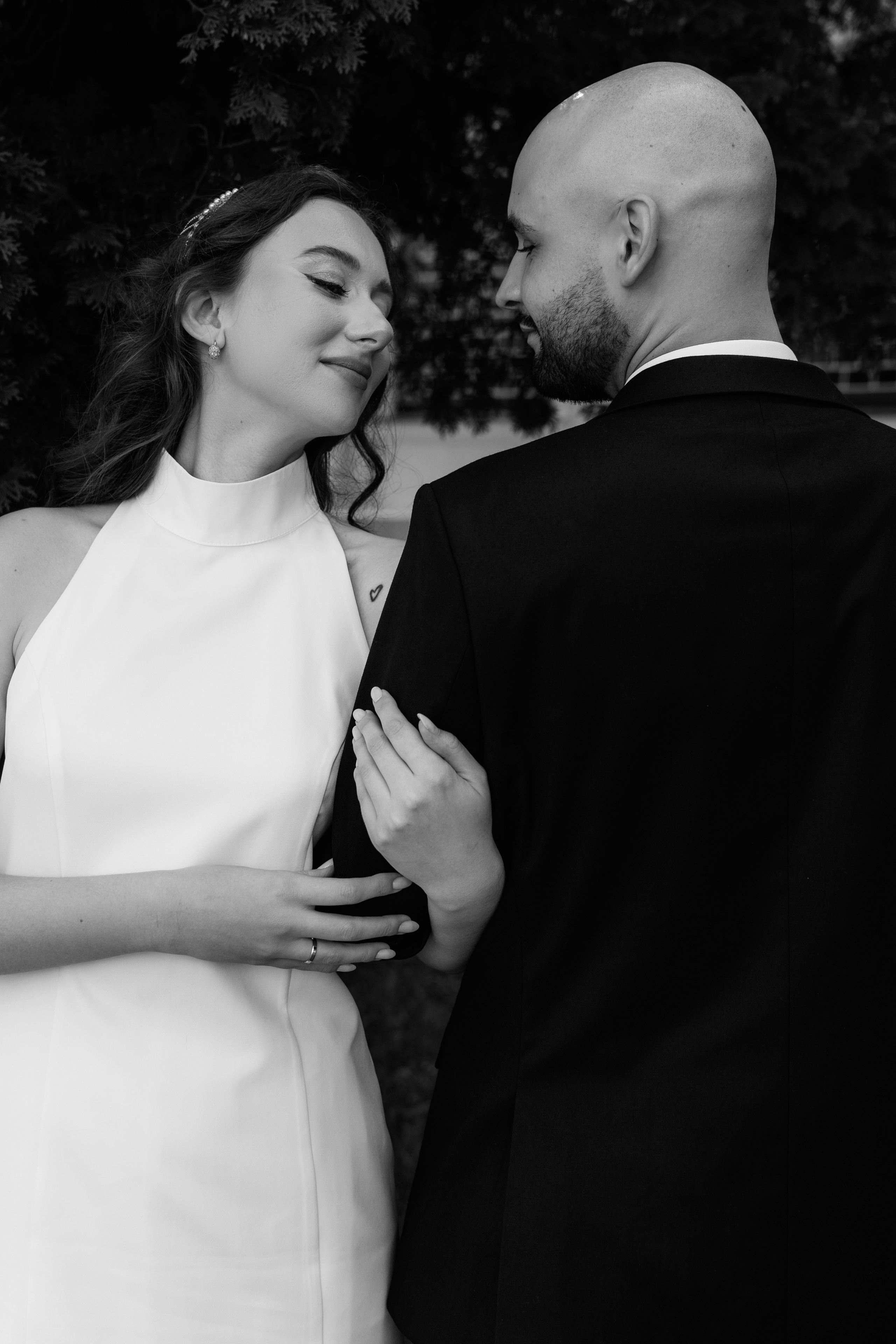 Любовь на фоне старого аэропорта. Ваш семейный фотограф в Минске — Вика Трегубова