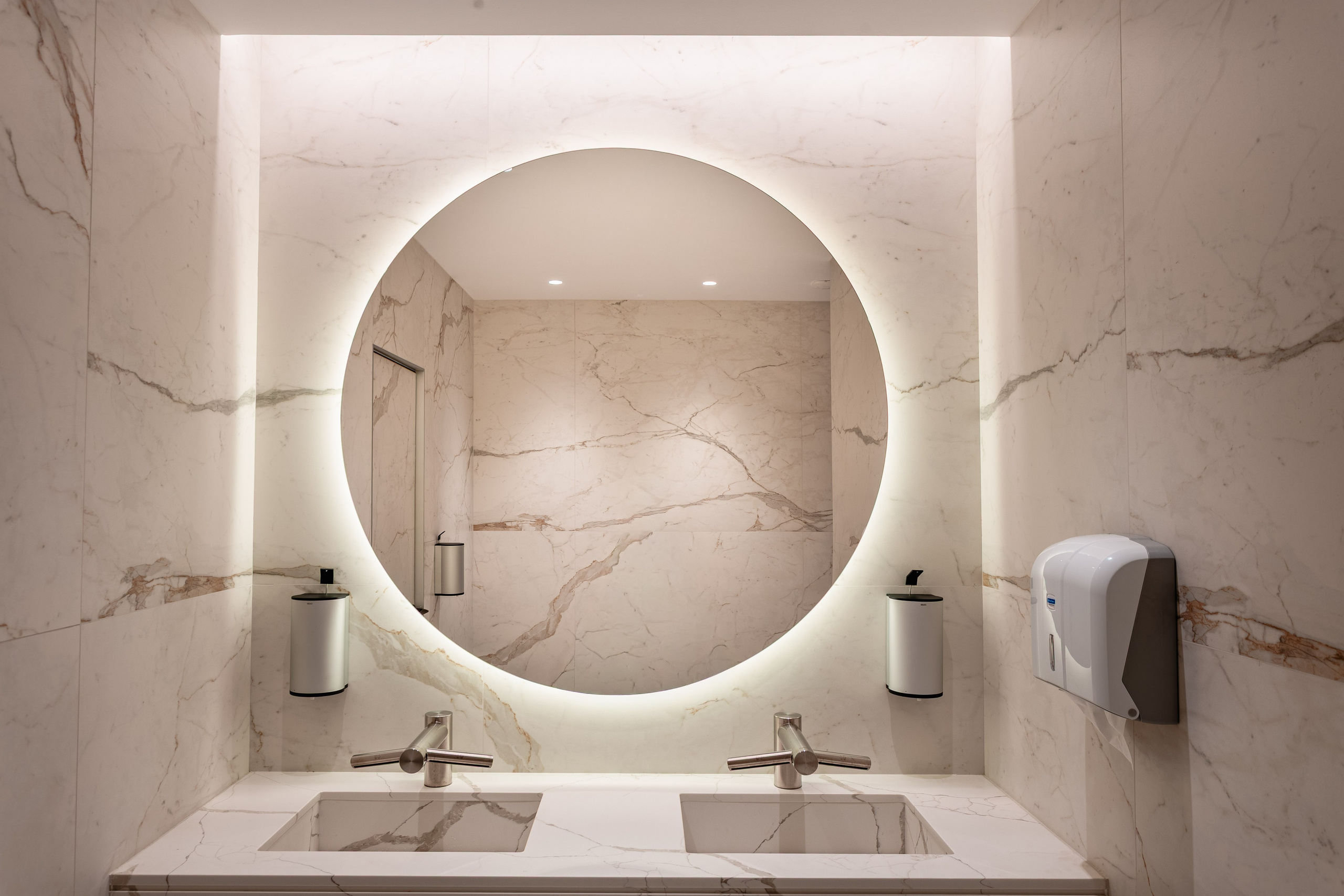 Офис компании. Видеограф Добромыслов