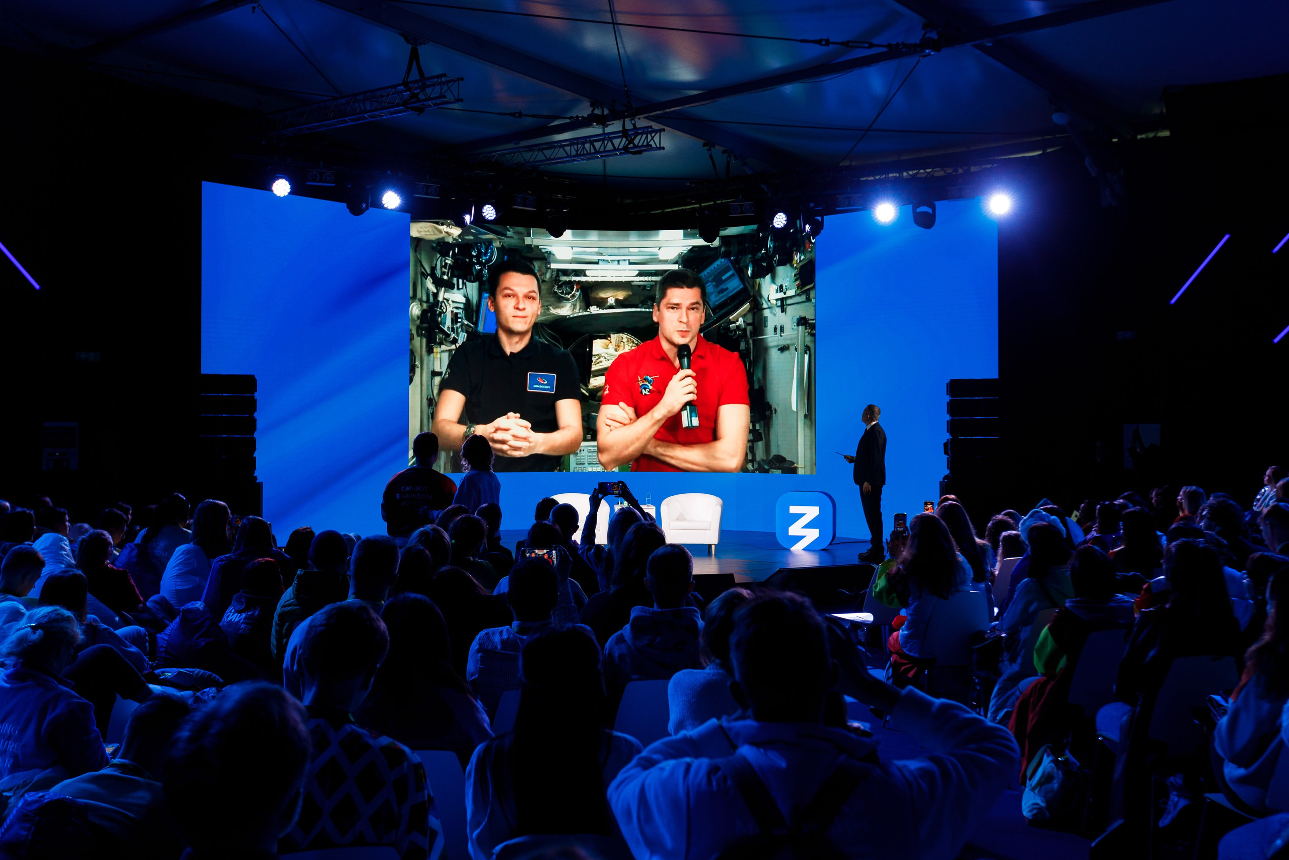 Всемирный фестиваль молодёжи 2024 в России. Репортажный фотограф в Москве, Сочи и Санкт-Петербурге