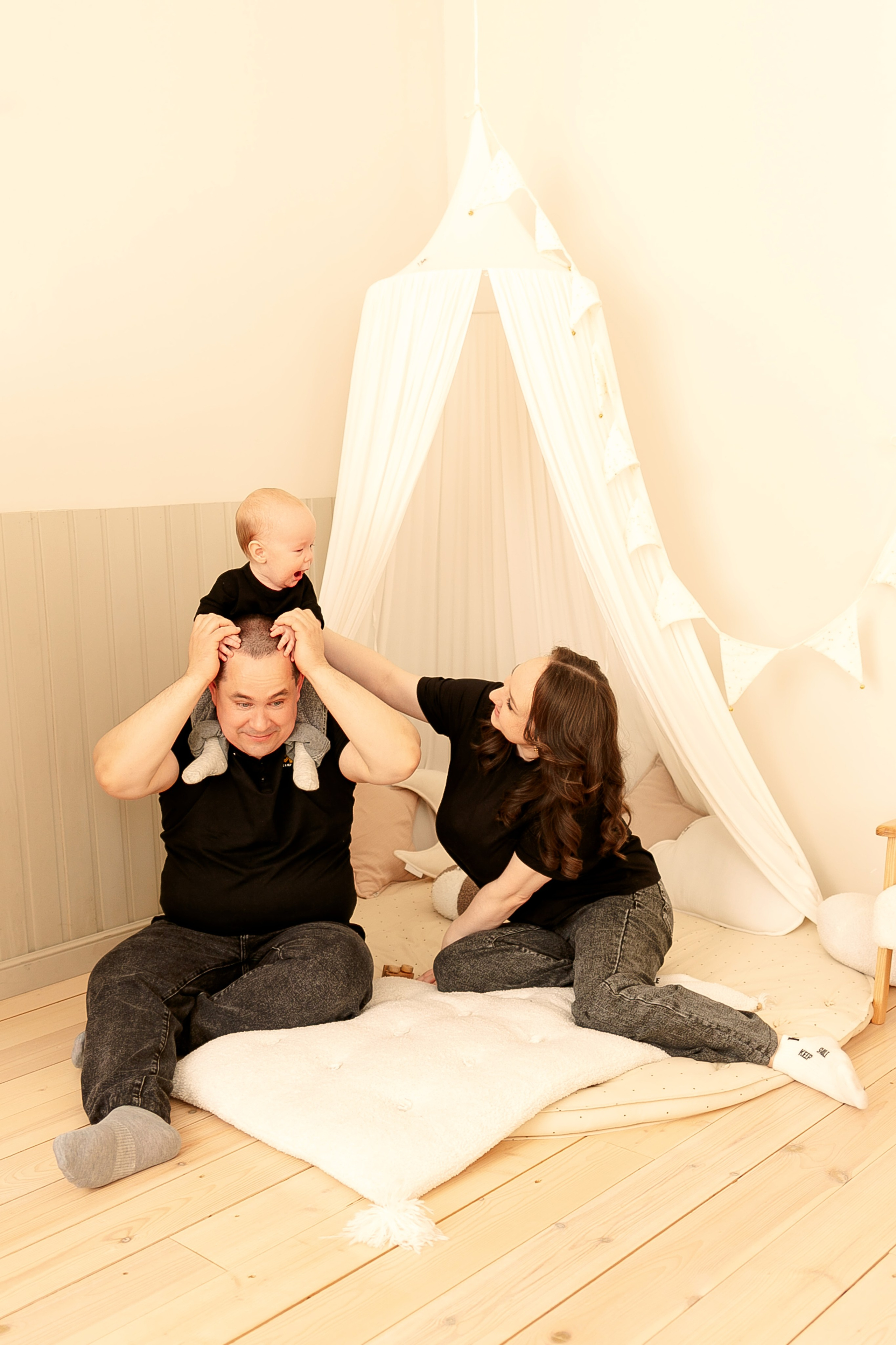 Тимуру 1 годик. Семейный фотограф Фотосессия беременности  Екатеринбург Елена Луткова