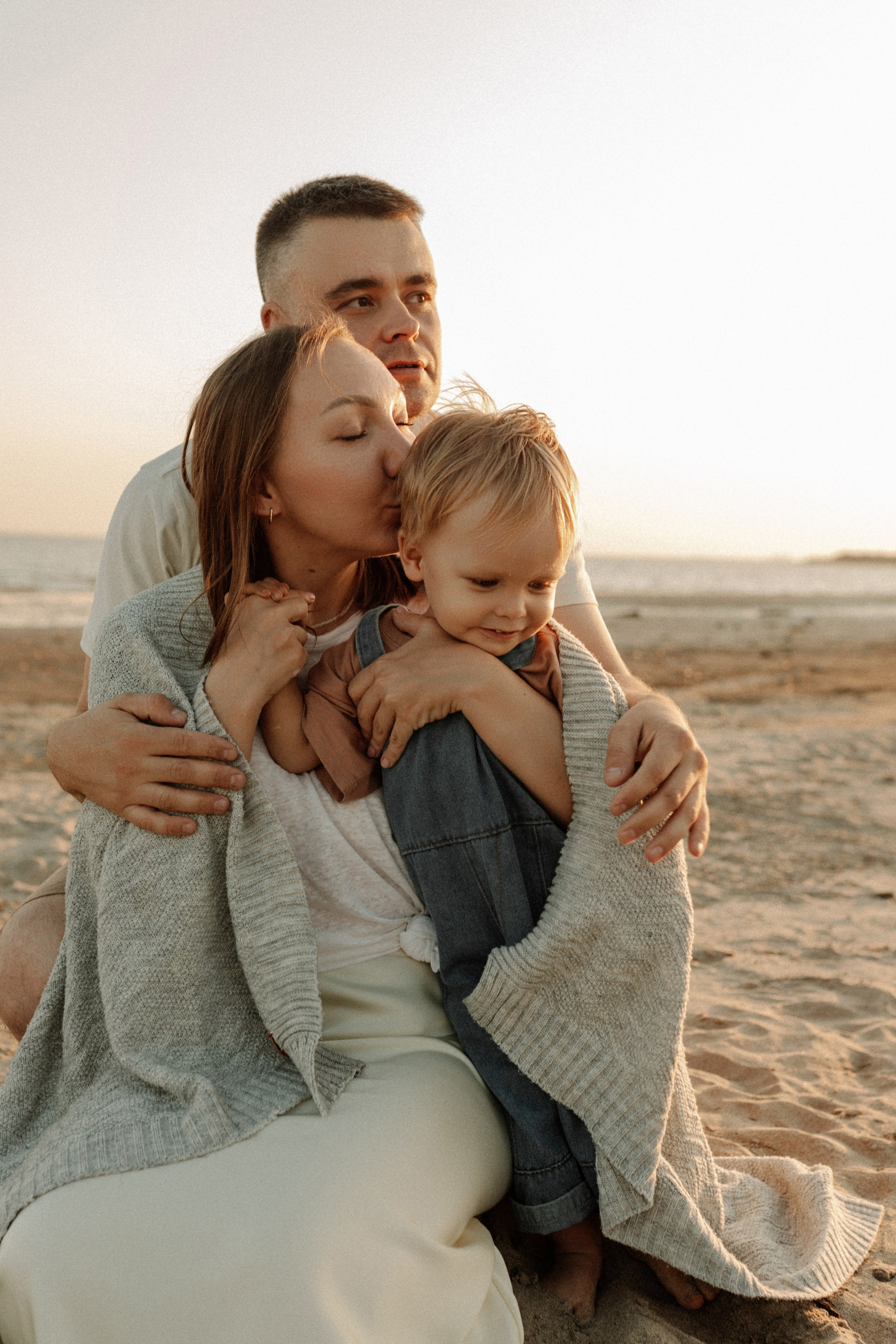 Трое у реки, не считая фотографа. Семейный фотограф в Краснодаре Яна Морева
